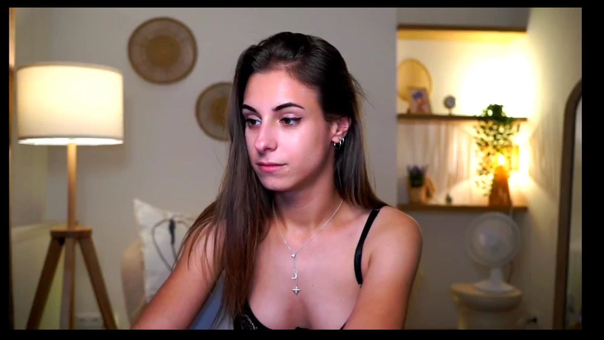 Gallery image thumbnail from Hidden_Gem_'s myfreecams stream on, 08/04/2024, 19:38 image 17 of 20