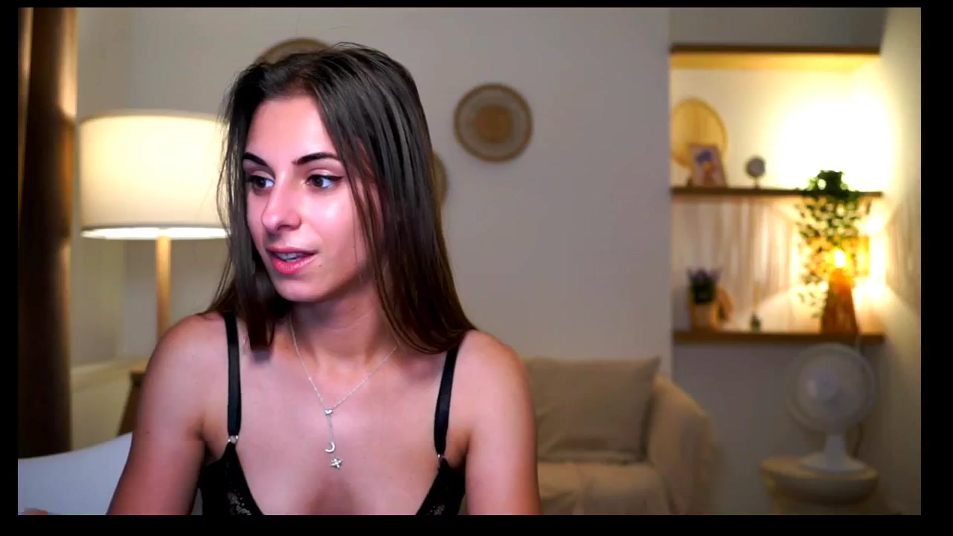 Gallery image thumbnail from Hidden_Gem_'s myfreecams stream on, 08/04/2024, 19:38 image 9 of 20