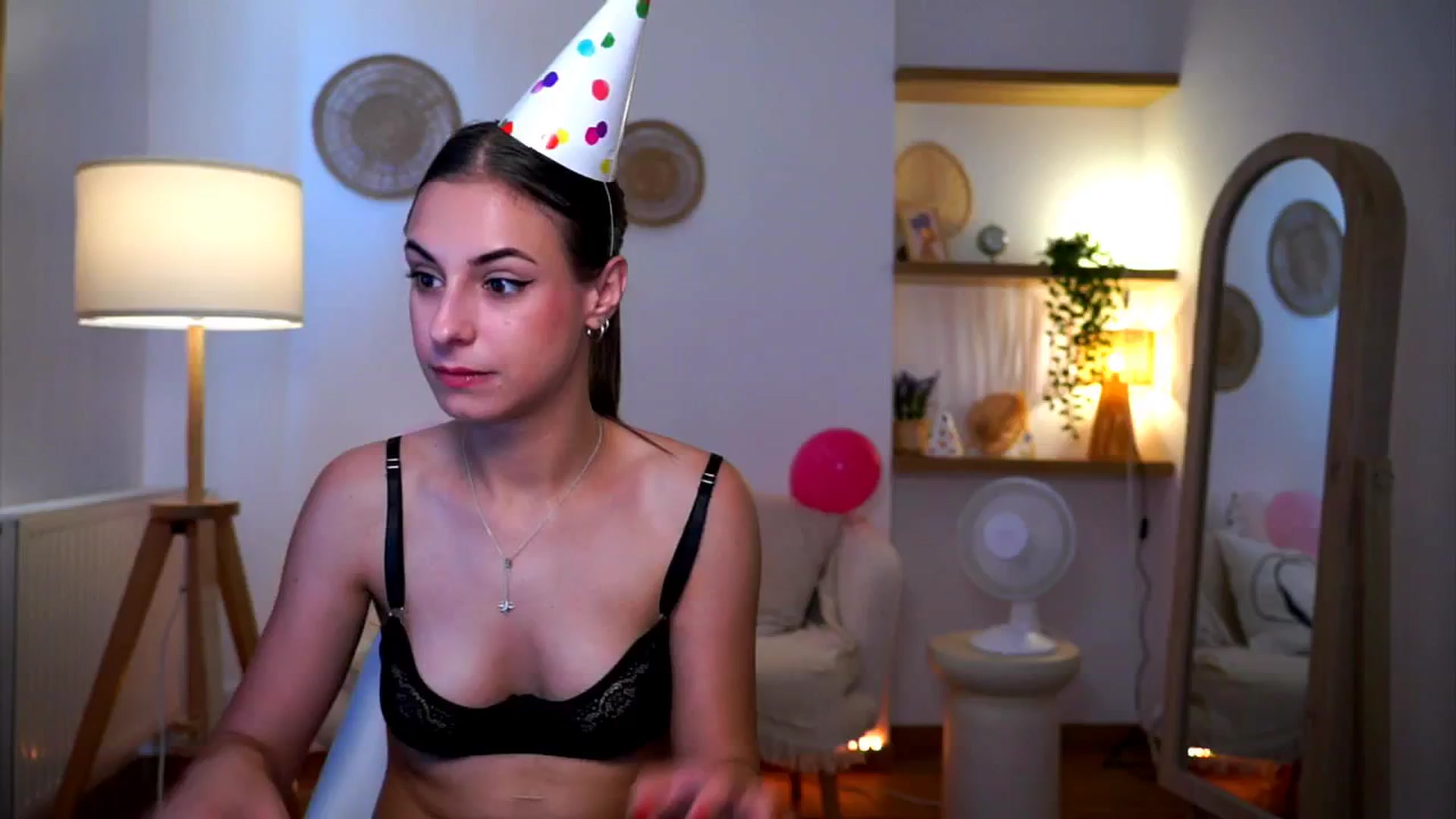 Gallery image thumbnail from Hidden_Gem_'s myfreecams stream on, 08/24/2024, 14:19 image 18 of 20