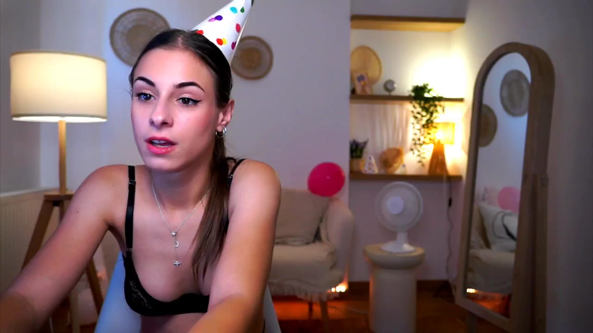 Gallery image thumbnail from Hidden_Gem_'s myfreecams stream on, 08/24/2024, 15:28 image 15 of 20