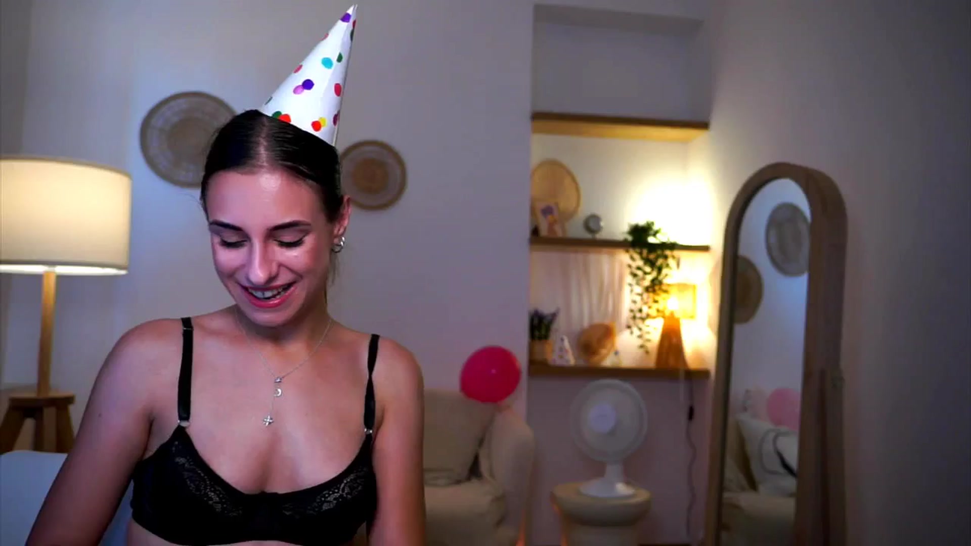 Gallery image thumbnail from Hidden_Gem_'s myfreecams stream on, 08/24/2024, 15:28 image 6 of 20