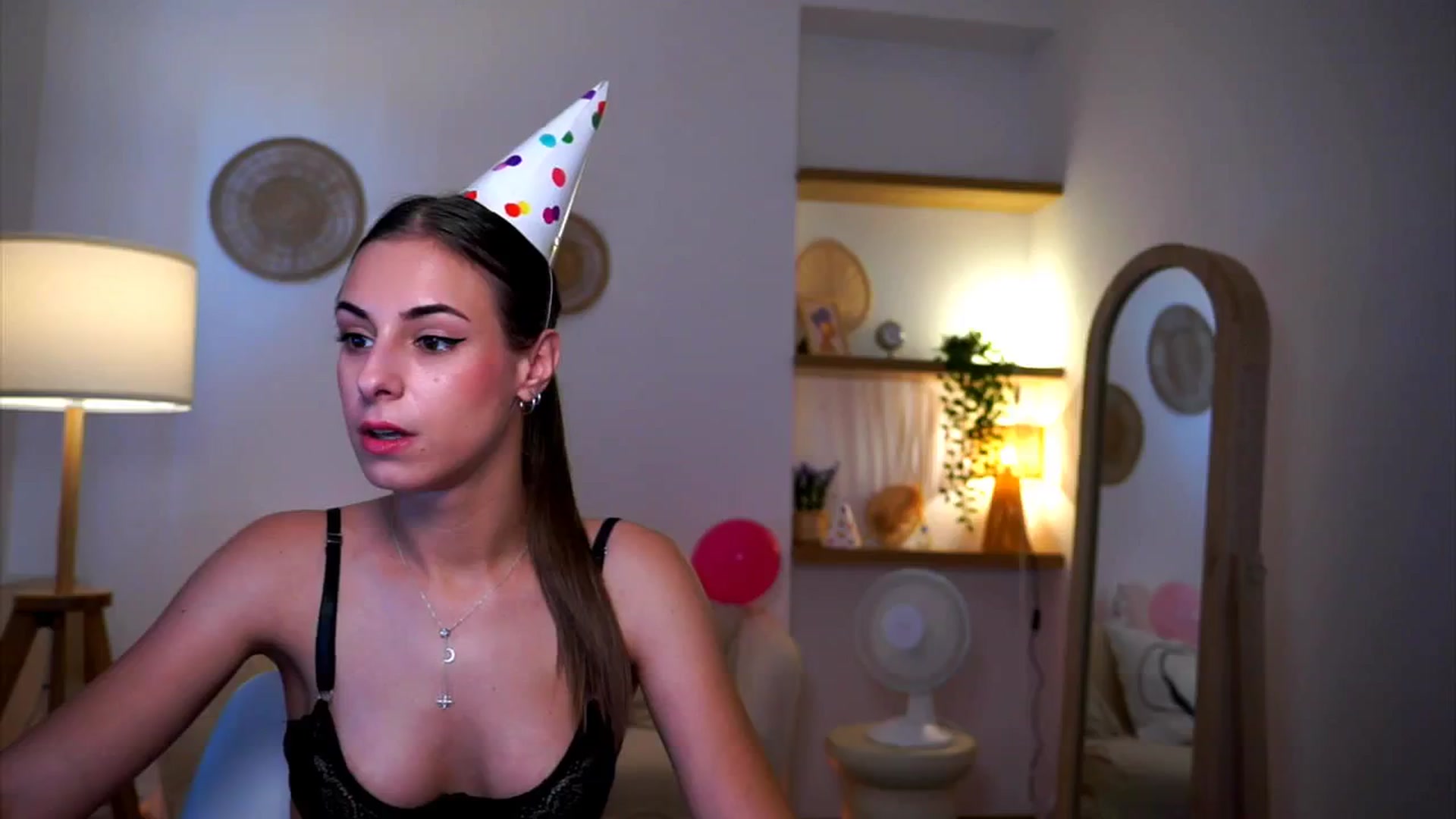 Gallery image thumbnail from Hidden_Gem_'s myfreecams stream on, 08/24/2024, 15:28 image 7 of 20