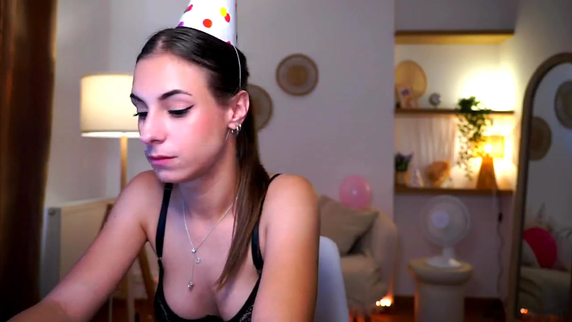 Gallery image thumbnail from Hidden_Gem_'s myfreecams stream on, 08/24/2024, 17:50 image 4 of 20