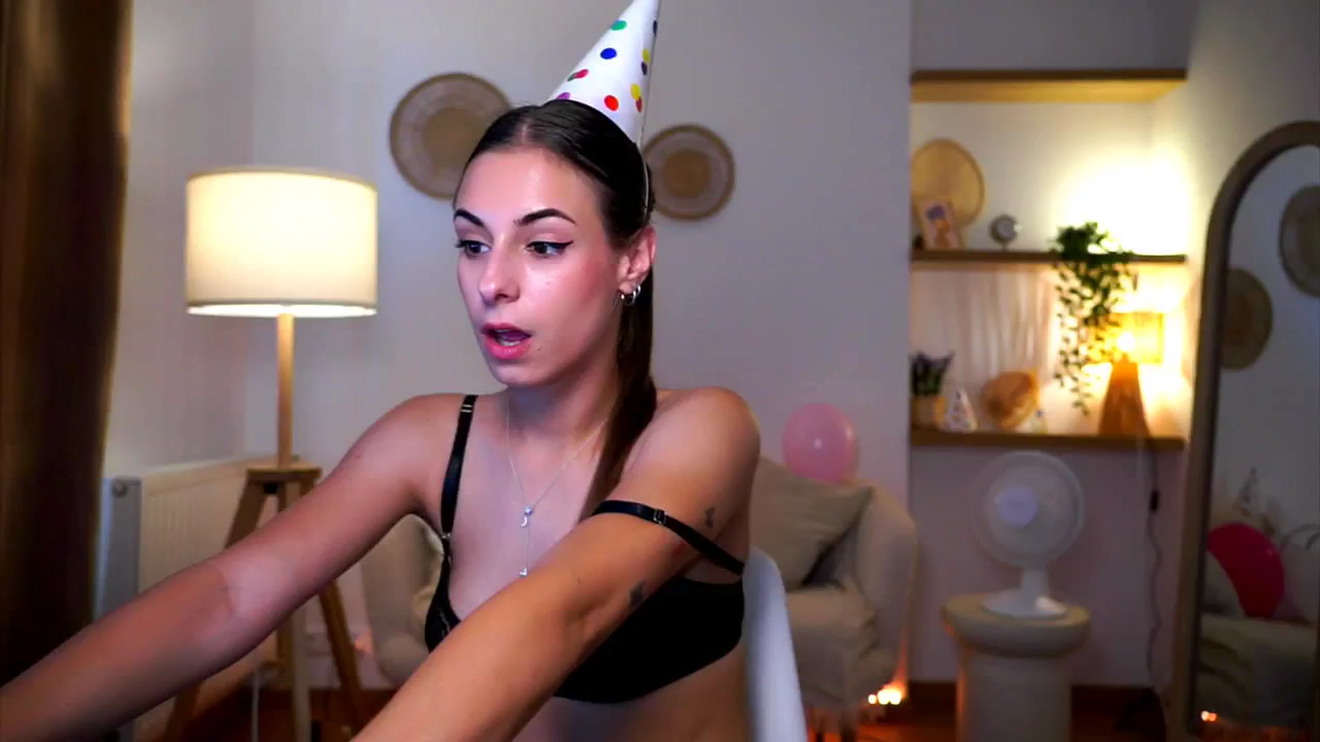 Gallery image thumbnail from Hidden_Gem_'s myfreecams stream on, 08/24/2024, 17:50 image 6 of 20