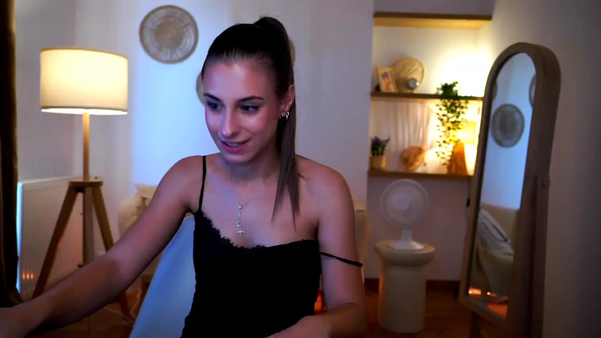 Gallery image thumbnail from Hidden_Gem_'s myfreecams stream on, 08/31/2024, 16:58 image 4 of 20
