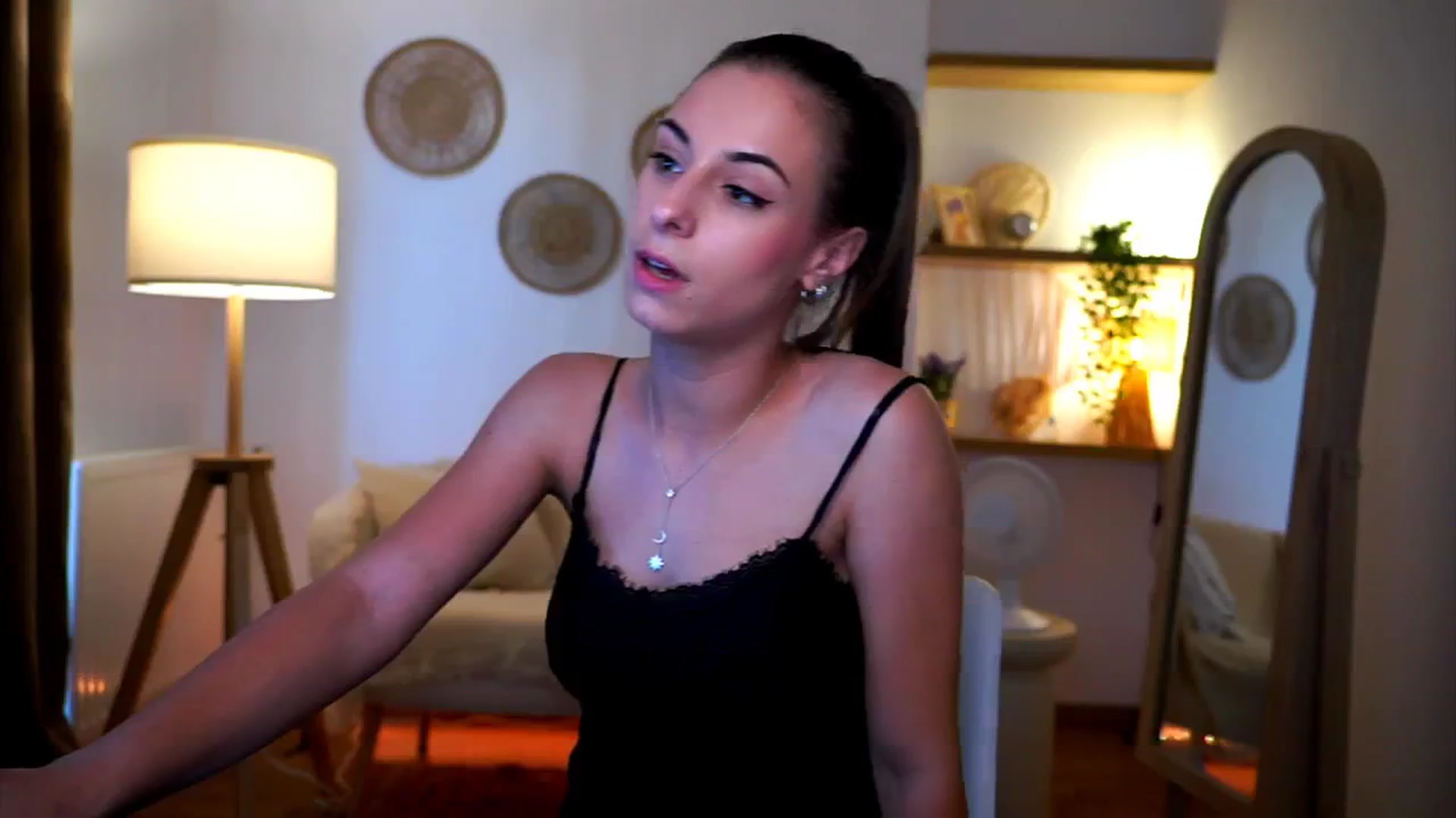 Gallery image thumbnail from Hidden_Gem_'s myfreecams stream on, 08/31/2024, 16:58 image 15 of 20