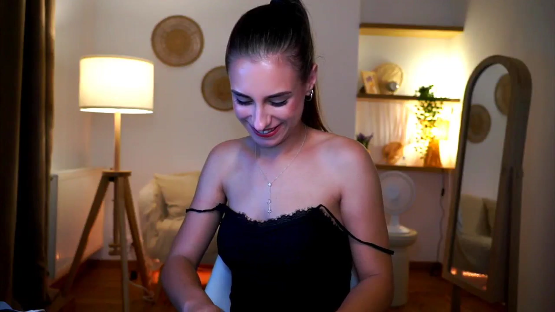 Gallery image thumbnail from Hidden_Gem_'s myfreecams stream on, 08/31/2024, 20:41 image 16 of 20
