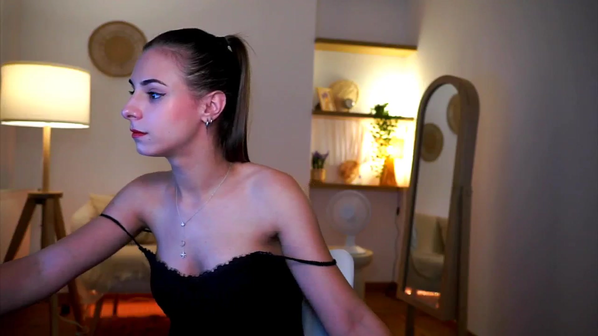 Gallery image thumbnail from Hidden_Gem_'s myfreecams stream on, 08/31/2024, 20:41 image 3 of 20