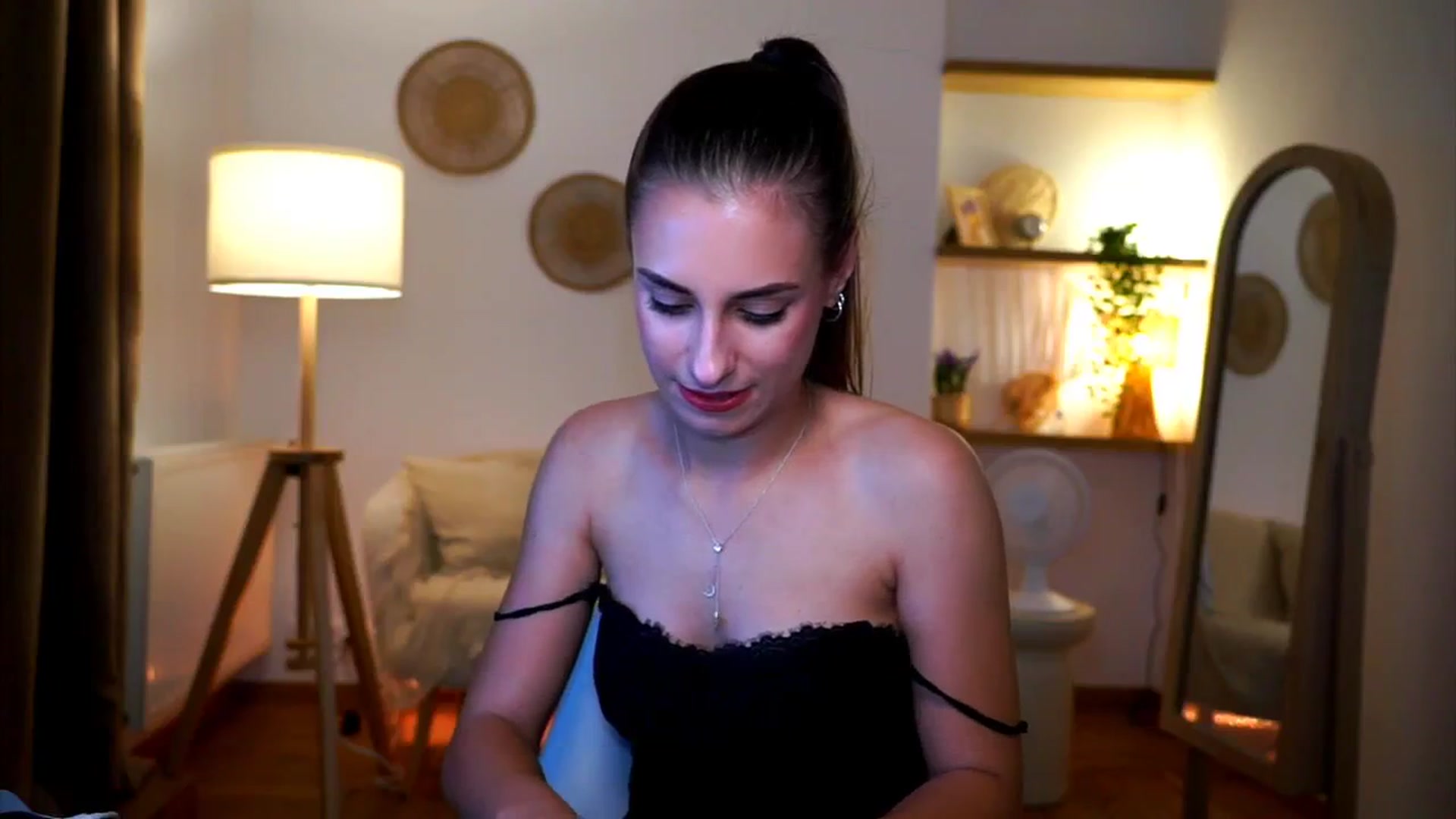 Gallery image thumbnail from Hidden_Gem_'s myfreecams stream on, 08/31/2024, 20:41 image 15 of 20