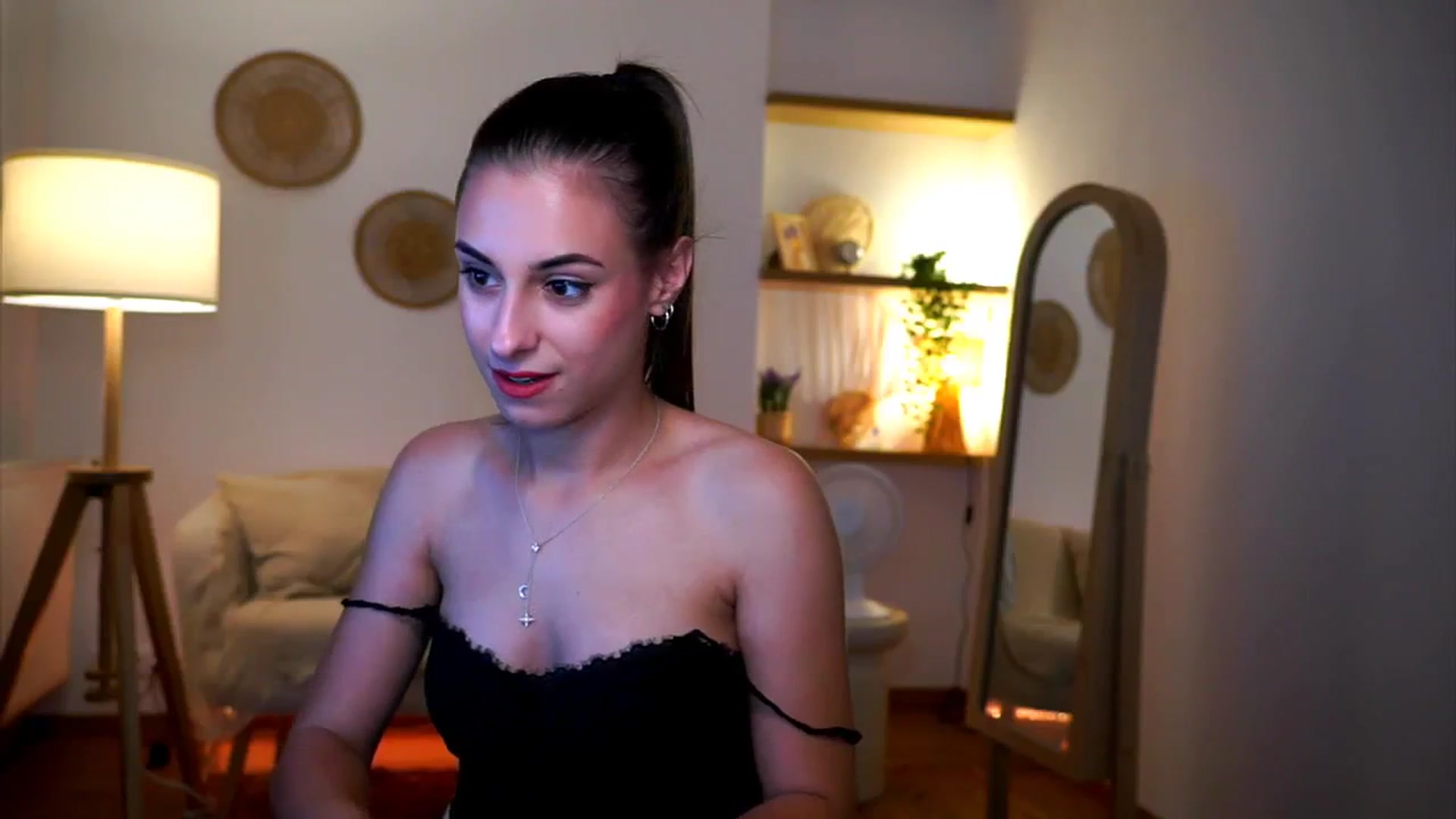 Gallery image thumbnail from Hidden_Gem_'s myfreecams stream on, 08/31/2024, 20:41 image 2 of 20