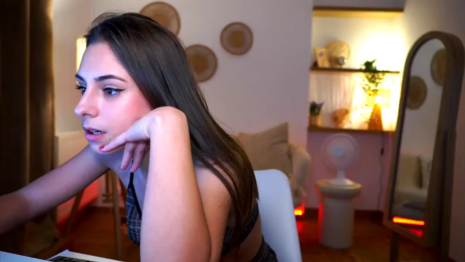 Gallery image thumbnail from Hidden_Gem_'s myfreecams stream on, 09/05/2024, 19:55 image 6 of 20