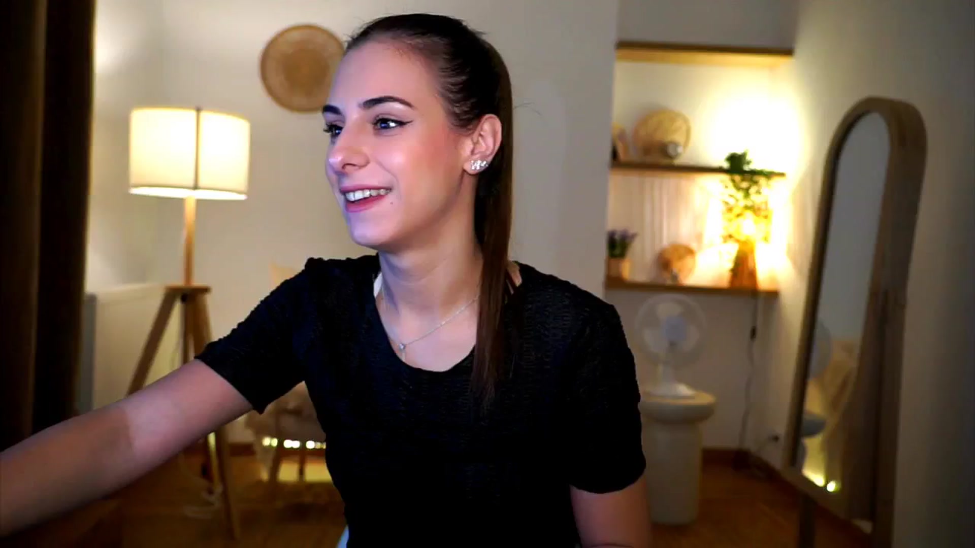 Gallery image thumbnail from Hidden_Gem_'s myfreecams stream on, 10/08/2024, 18:39 image 5 of 20