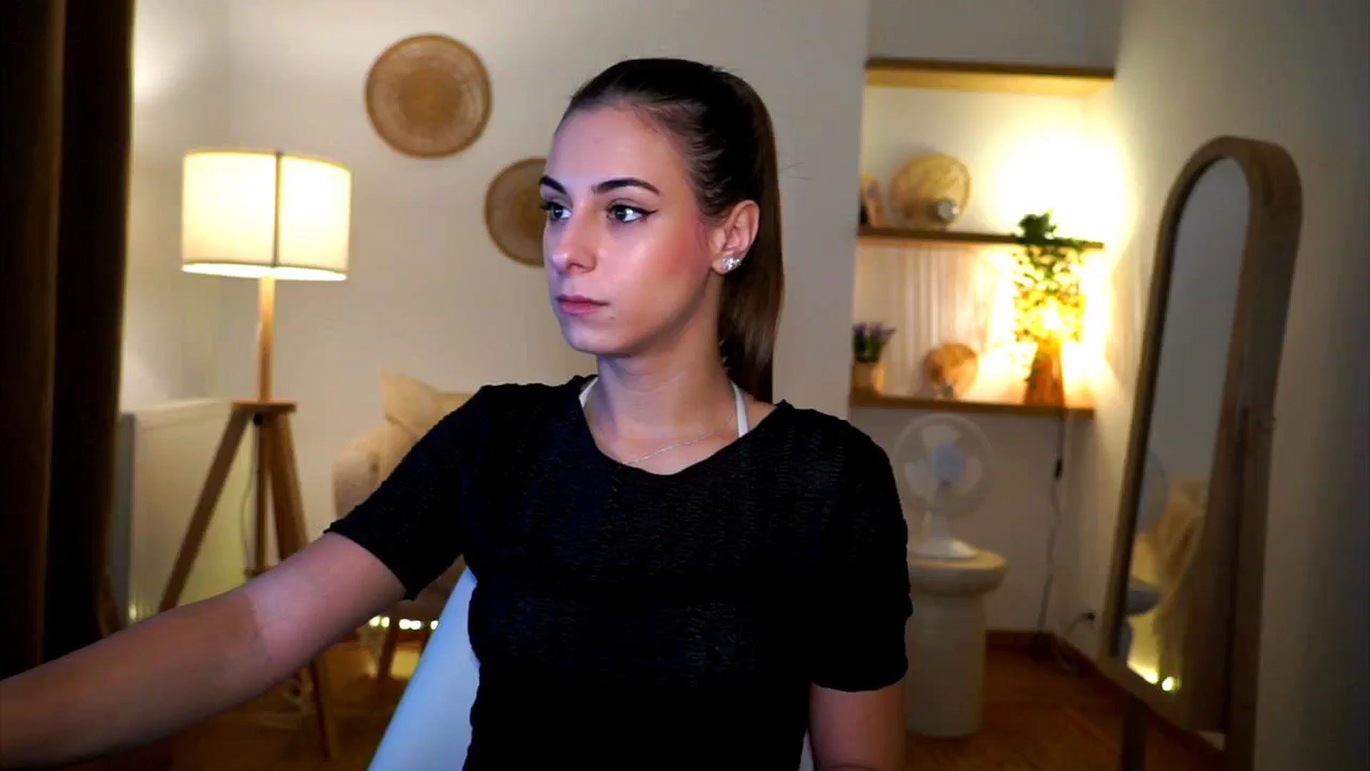 Gallery image thumbnail from Hidden_Gem_'s myfreecams stream on, 10/08/2024, 18:39 image 3 of 20