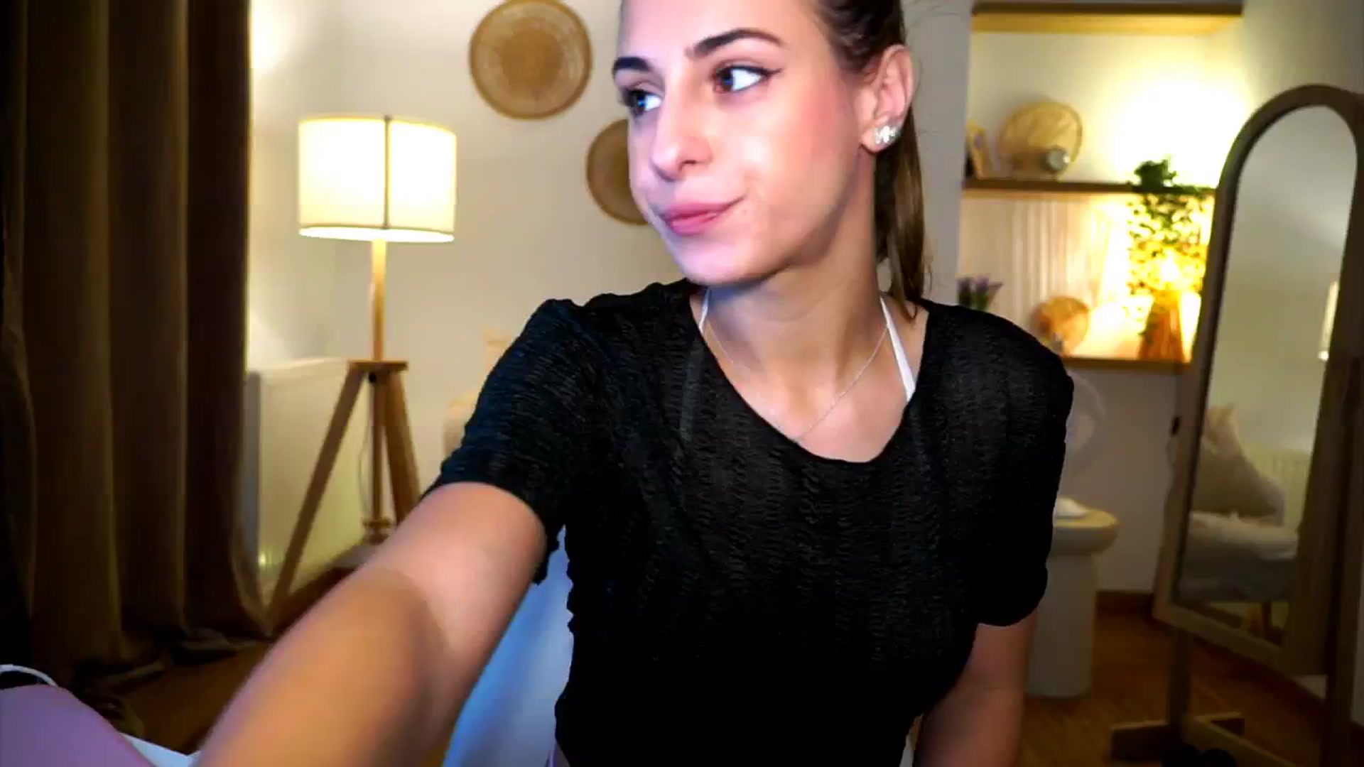 Gallery image thumbnail from Hidden_Gem_'s myfreecams stream on, 10/08/2024, 18:39 image 14 of 20