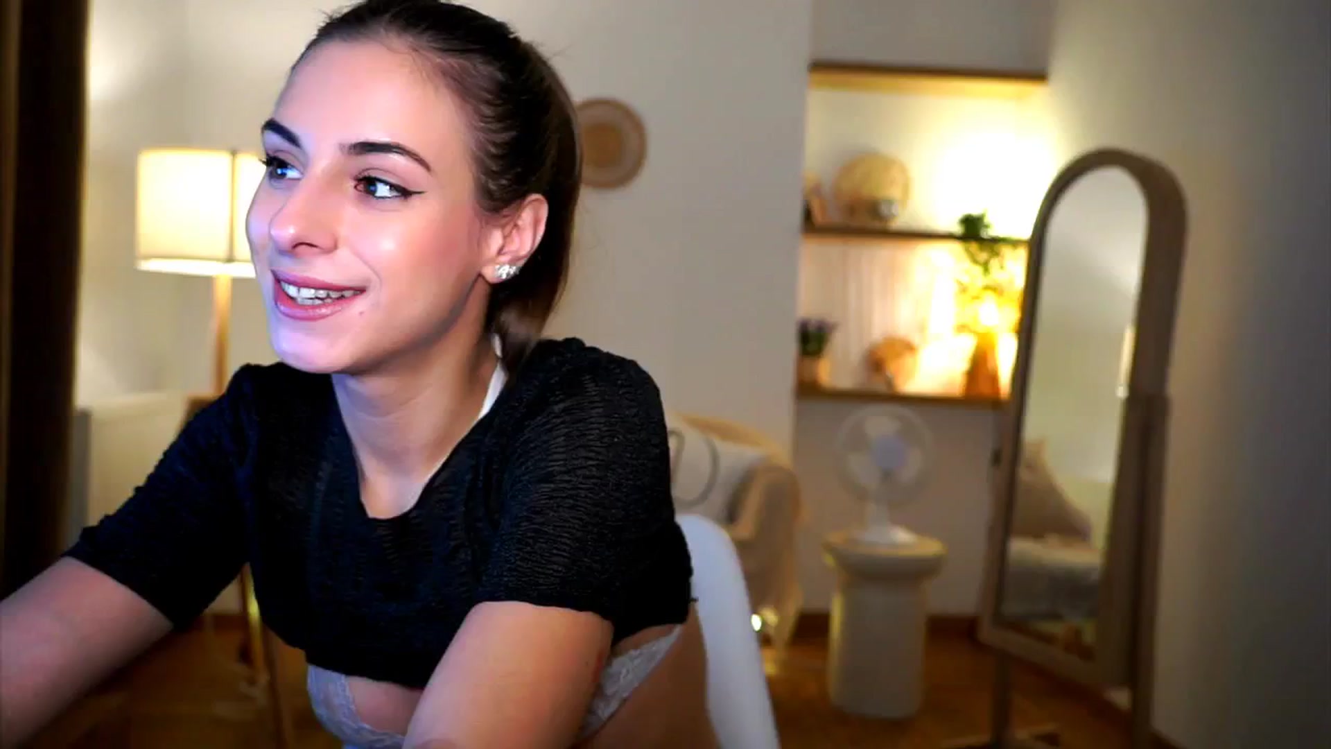 Gallery image thumbnail from Hidden_Gem_'s myfreecams stream on, 10/08/2024, 18:39 image 19 of 20