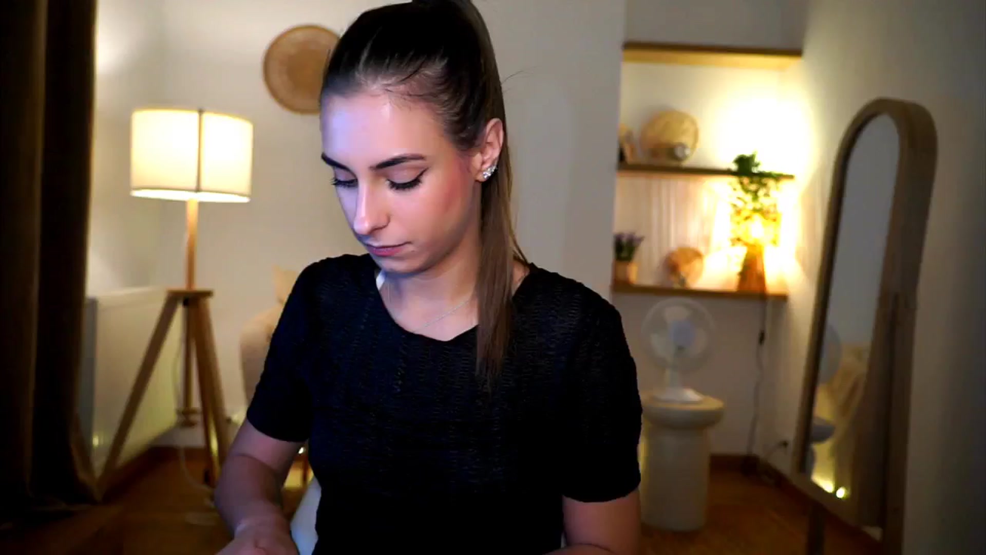 Gallery image thumbnail from Hidden_Gem_'s myfreecams stream on, 10/08/2024, 18:39 image 7 of 20