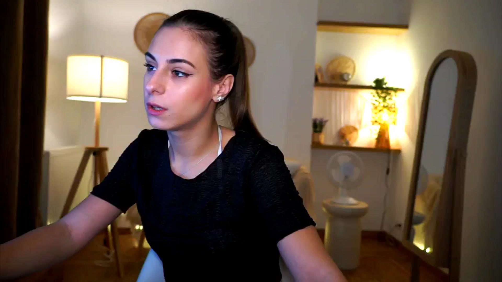 Gallery image thumbnail from Hidden_Gem_'s myfreecams stream on, 10/08/2024, 18:39 image 1 of 20