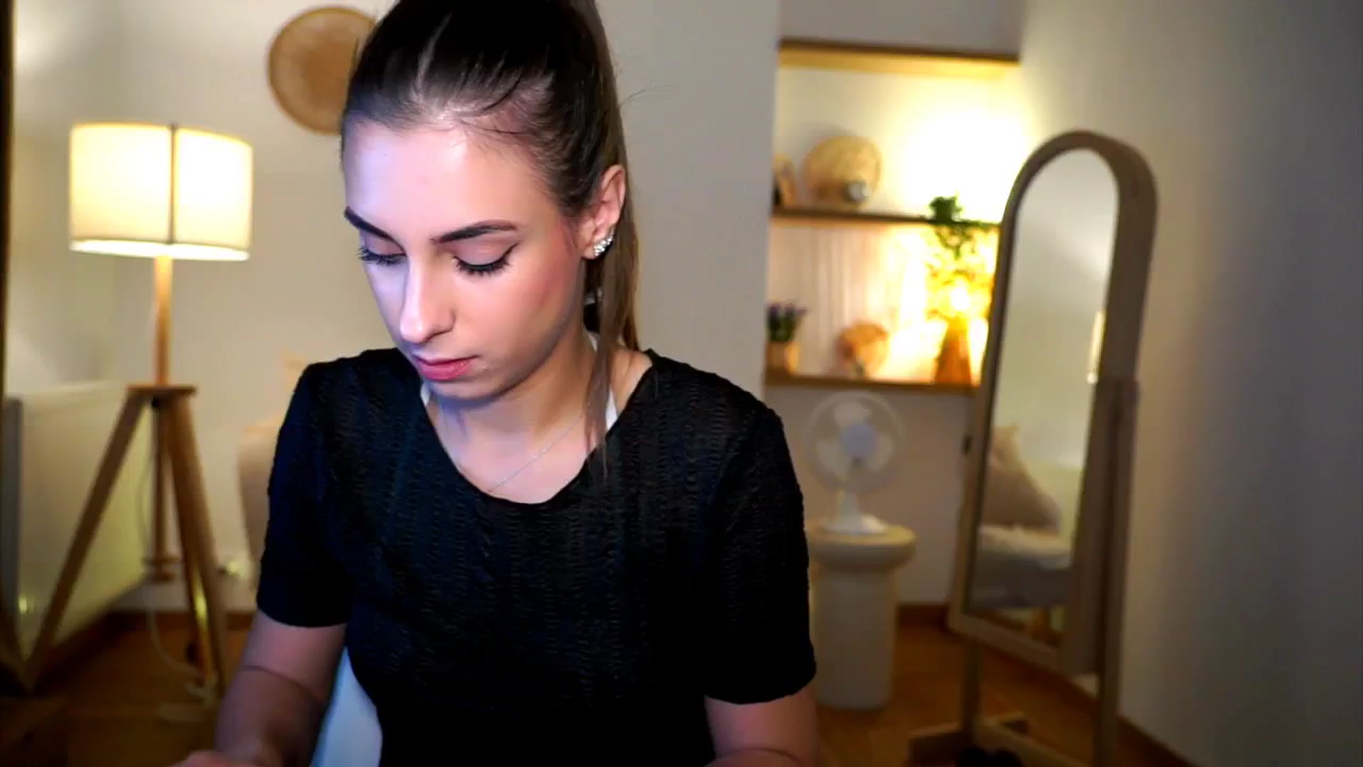 Gallery image thumbnail from Hidden_Gem_'s myfreecams stream on, 10/08/2024, 18:39 image 12 of 20