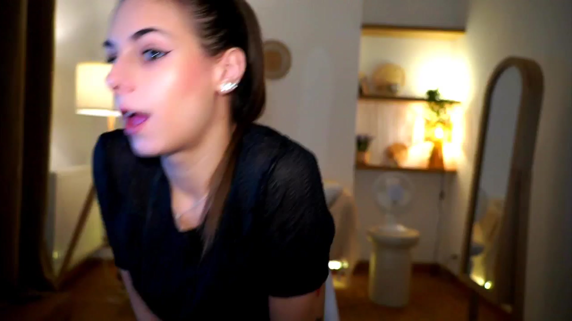 Gallery image thumbnail from Hidden_Gem_'s myfreecams stream on, 10/08/2024, 18:39 image 4 of 20