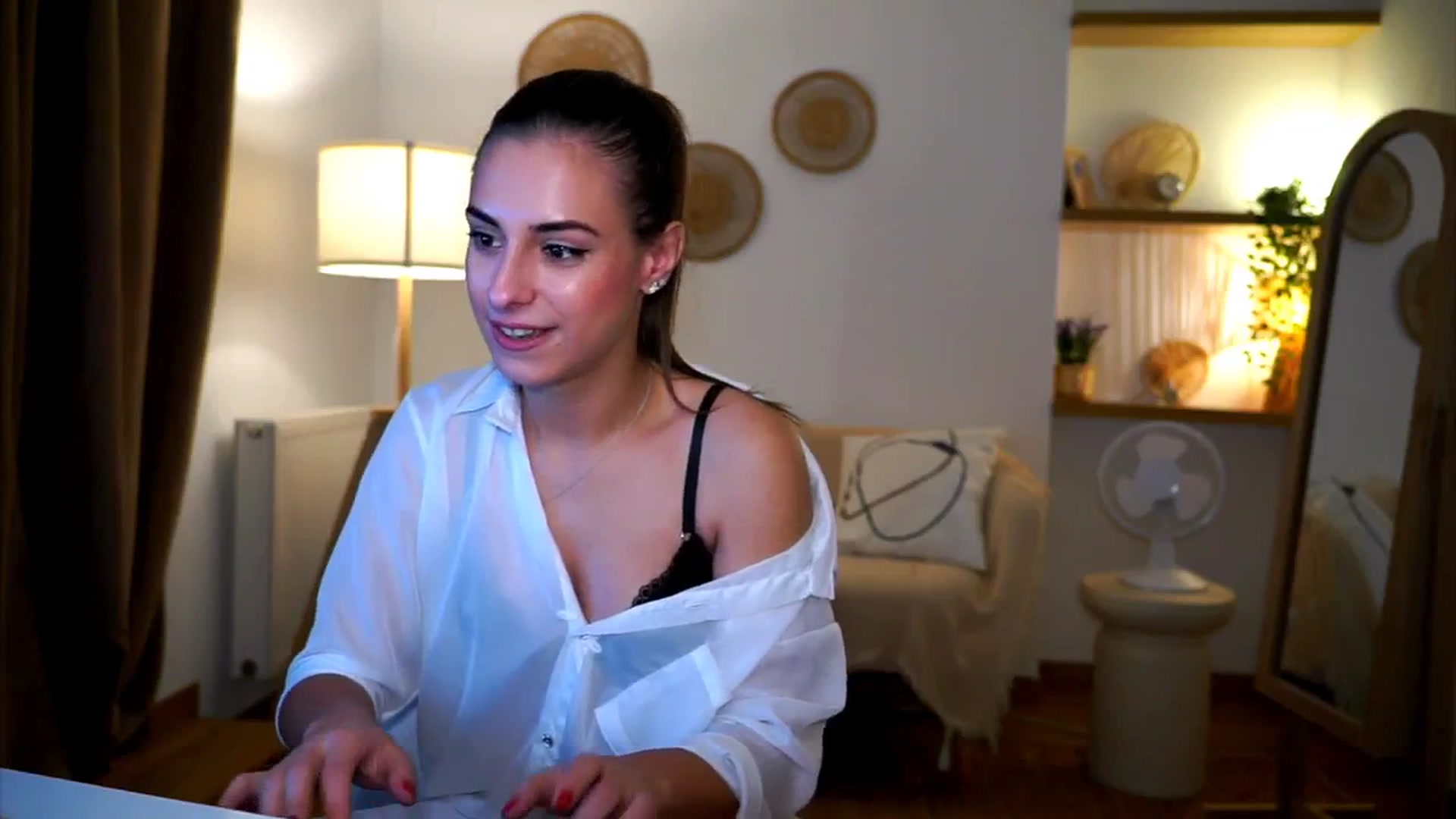 Gallery image thumbnail from Hidden_Gem_'s myfreecams stream on, 10/09/2024, 17:36 image 3 of 20