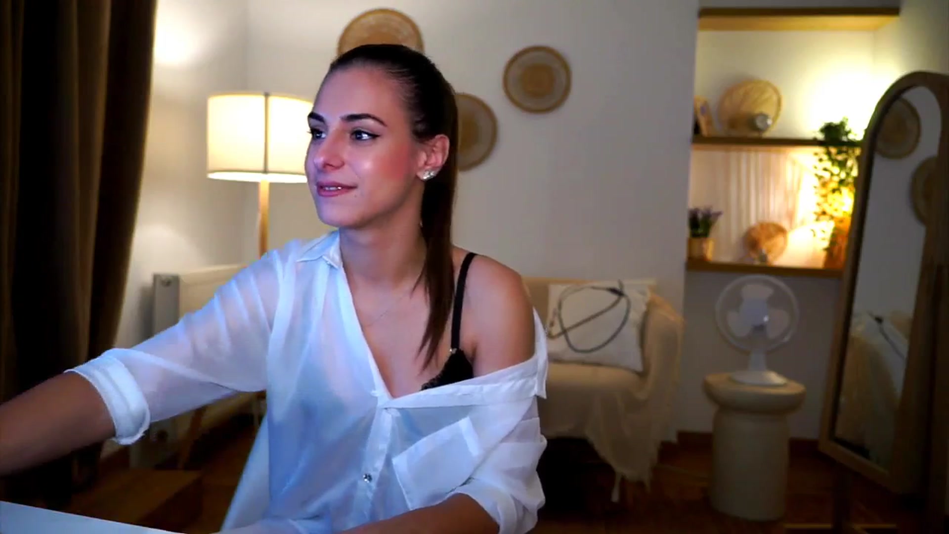 Gallery image thumbnail from Hidden_Gem_'s myfreecams stream on, 10/09/2024, 17:36 image 4 of 20