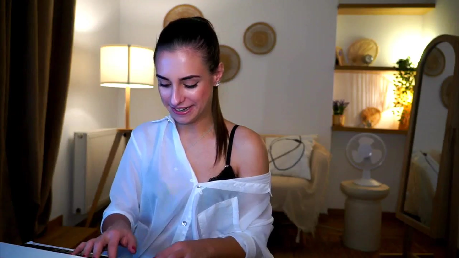 Gallery image thumbnail from Hidden_Gem_'s myfreecams stream on, 10/09/2024, 17:36 image 8 of 20