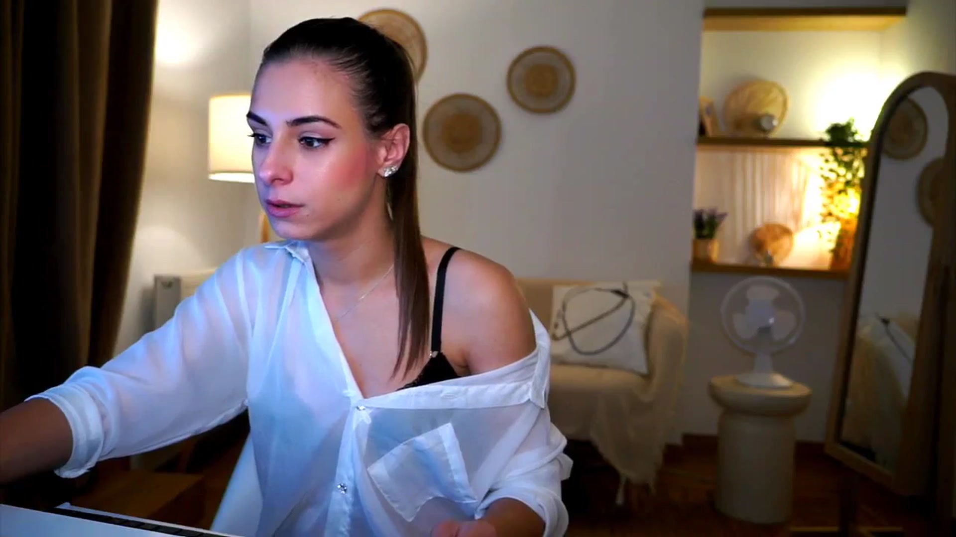 Gallery image thumbnail from Hidden_Gem_'s myfreecams stream on, 10/09/2024, 17:36 image 7 of 20