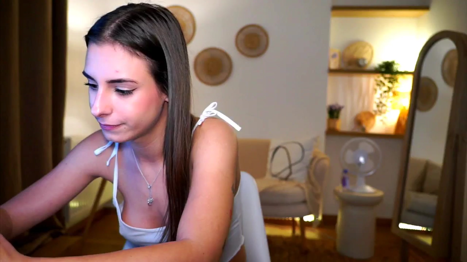 Gallery image thumbnail from Hidden_Gem_'s myfreecams stream on, 10/27/2024, 17:33 image 12 of 20