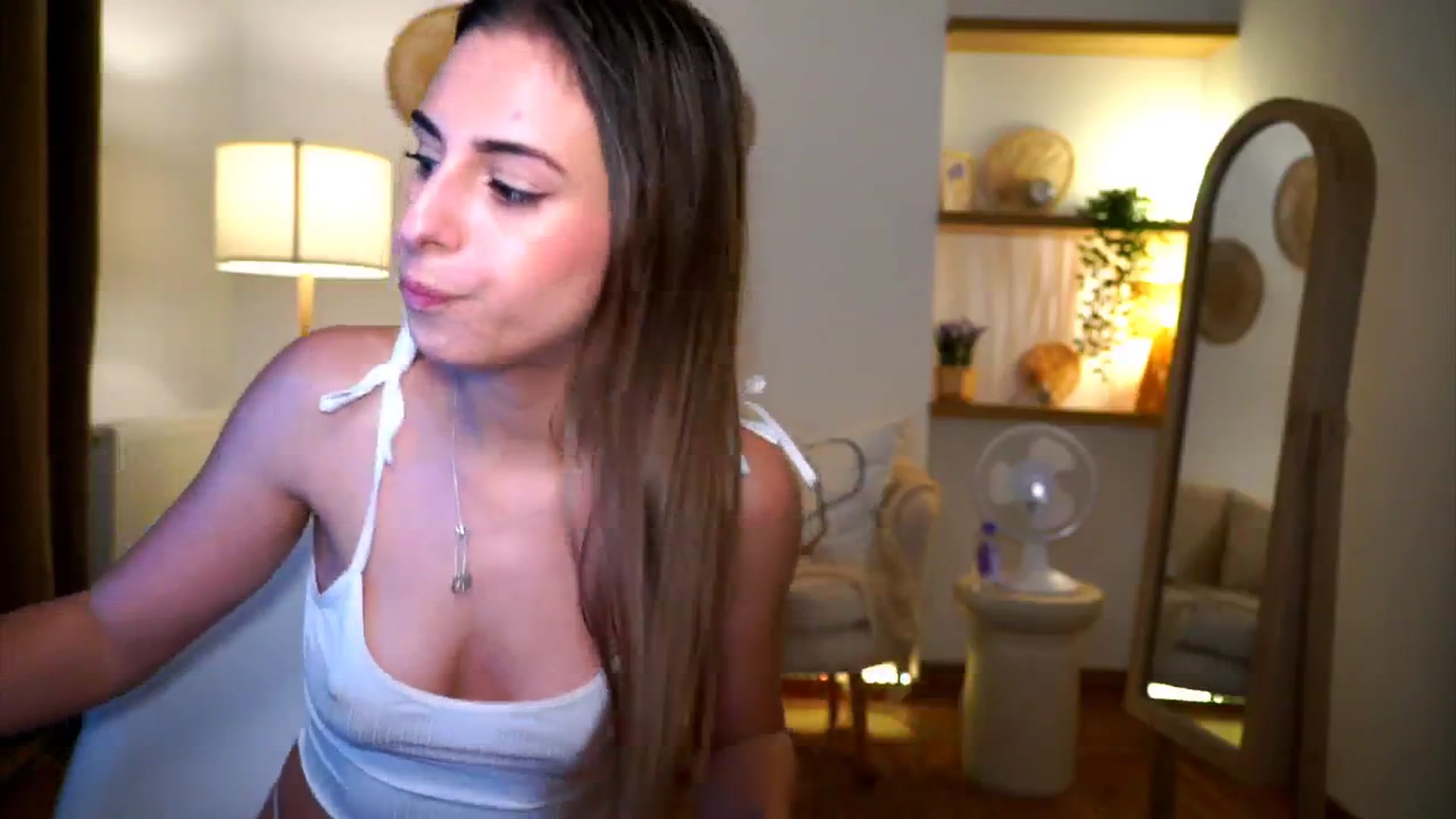 Gallery image thumbnail from Hidden_Gem_'s myfreecams stream on, 10/27/2024, 17:33 image 8 of 20