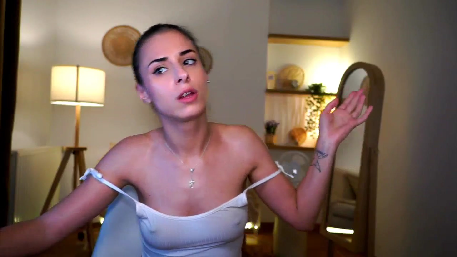 Gallery image thumbnail from Hidden_Gem_'s myfreecams stream on, 10/27/2024, 19:49 image 19 of 20