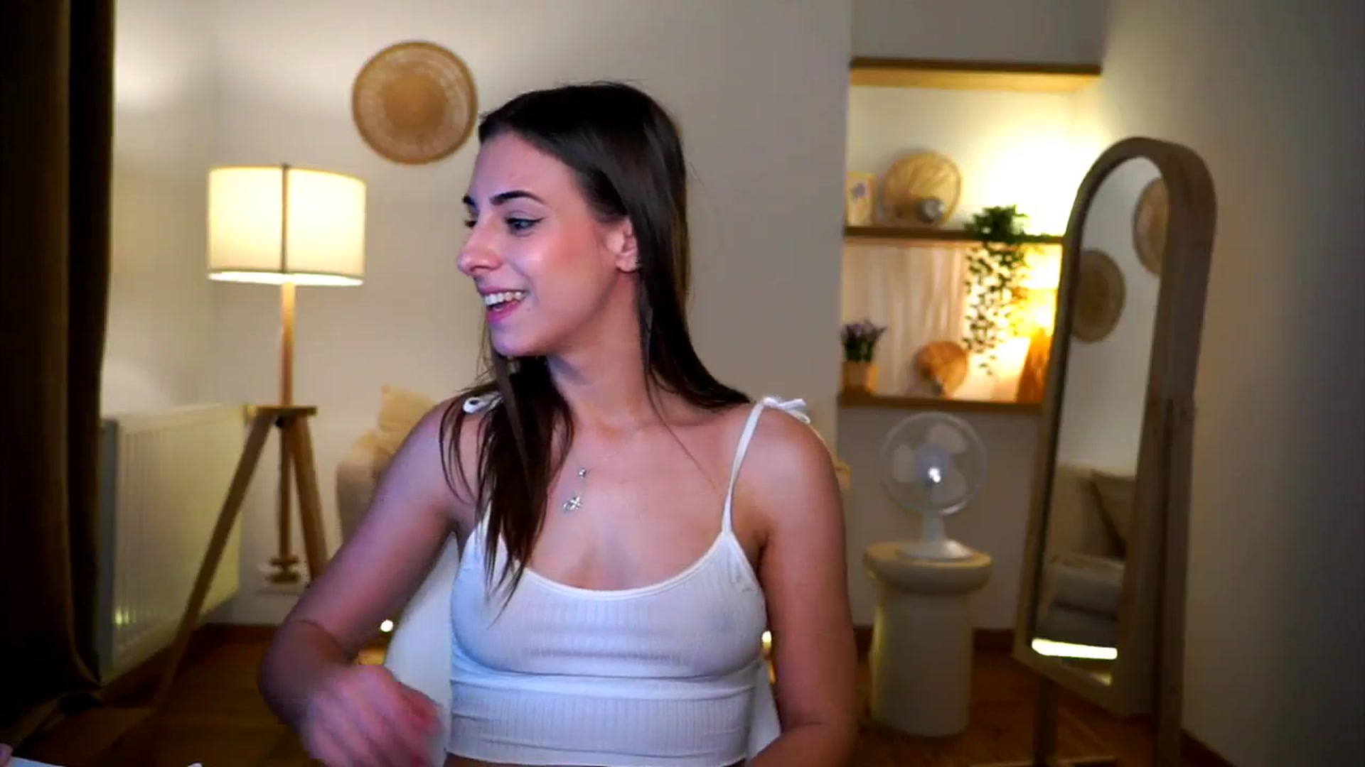 Gallery image thumbnail from Hidden_Gem_'s myfreecams stream on, 10/27/2024, 19:49 image 17 of 20