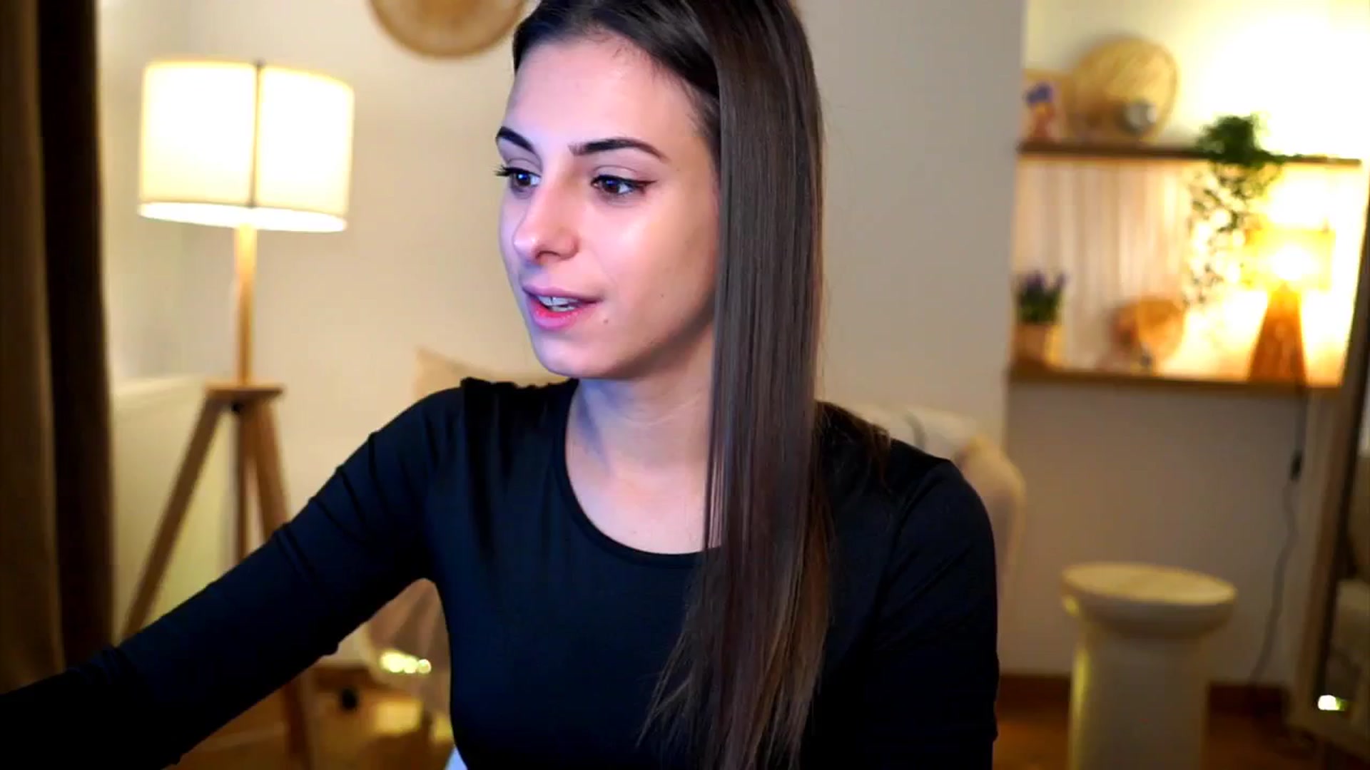 Gallery image thumbnail from Hidden_Gem_'s myfreecams stream on, 11/11/2024, 18:40 image 1 of 20