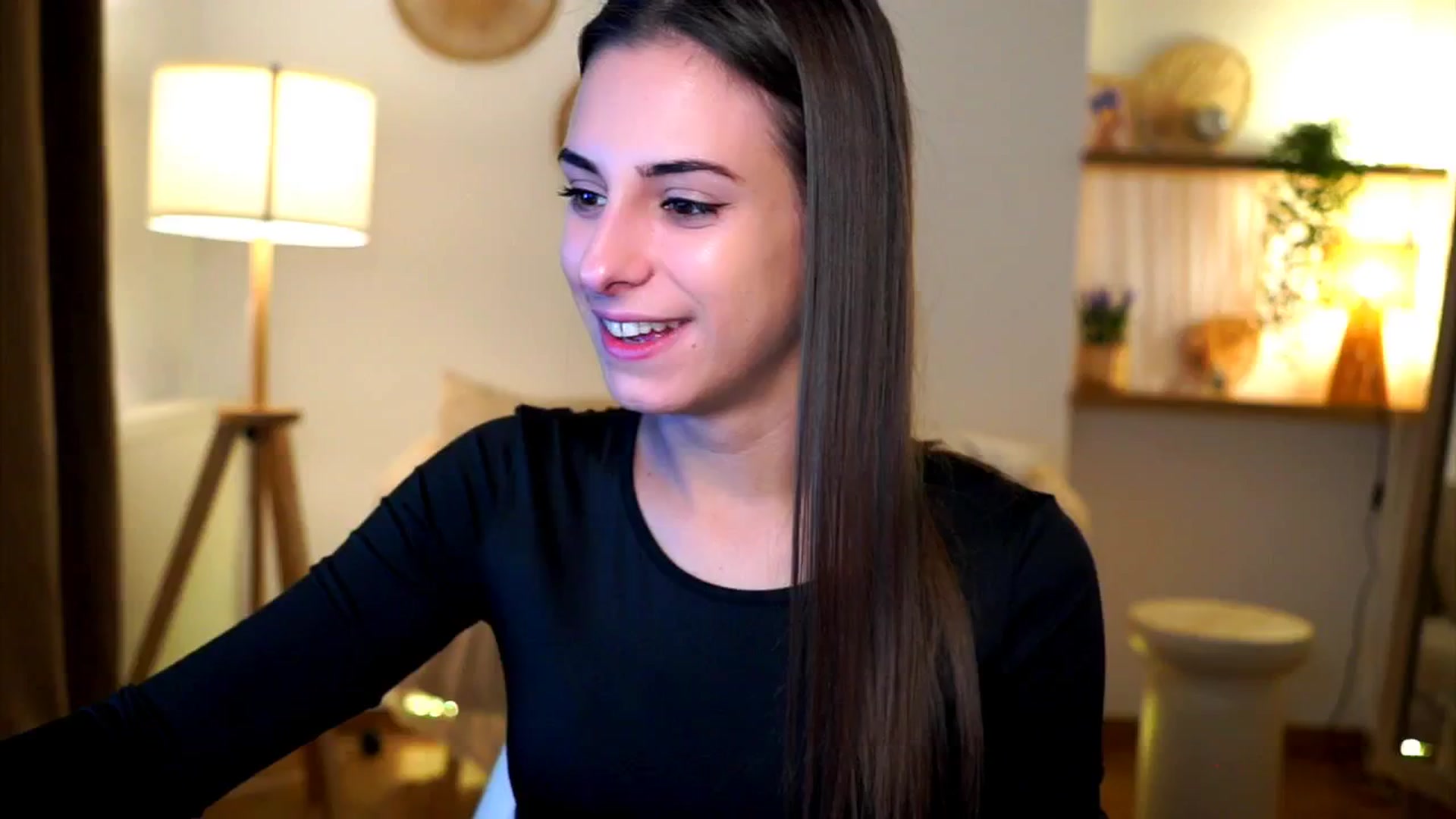 Gallery image thumbnail from Hidden_Gem_'s myfreecams stream on, 11/11/2024, 18:40 image 3 of 20