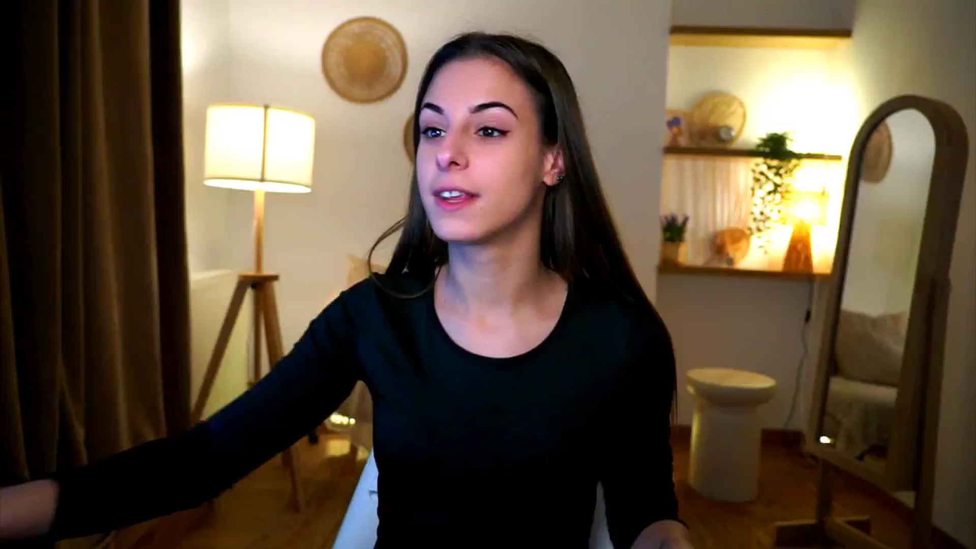 Gallery image thumbnail from Hidden_Gem_'s myfreecams stream on, 11/11/2024, 18:40 image 6 of 20