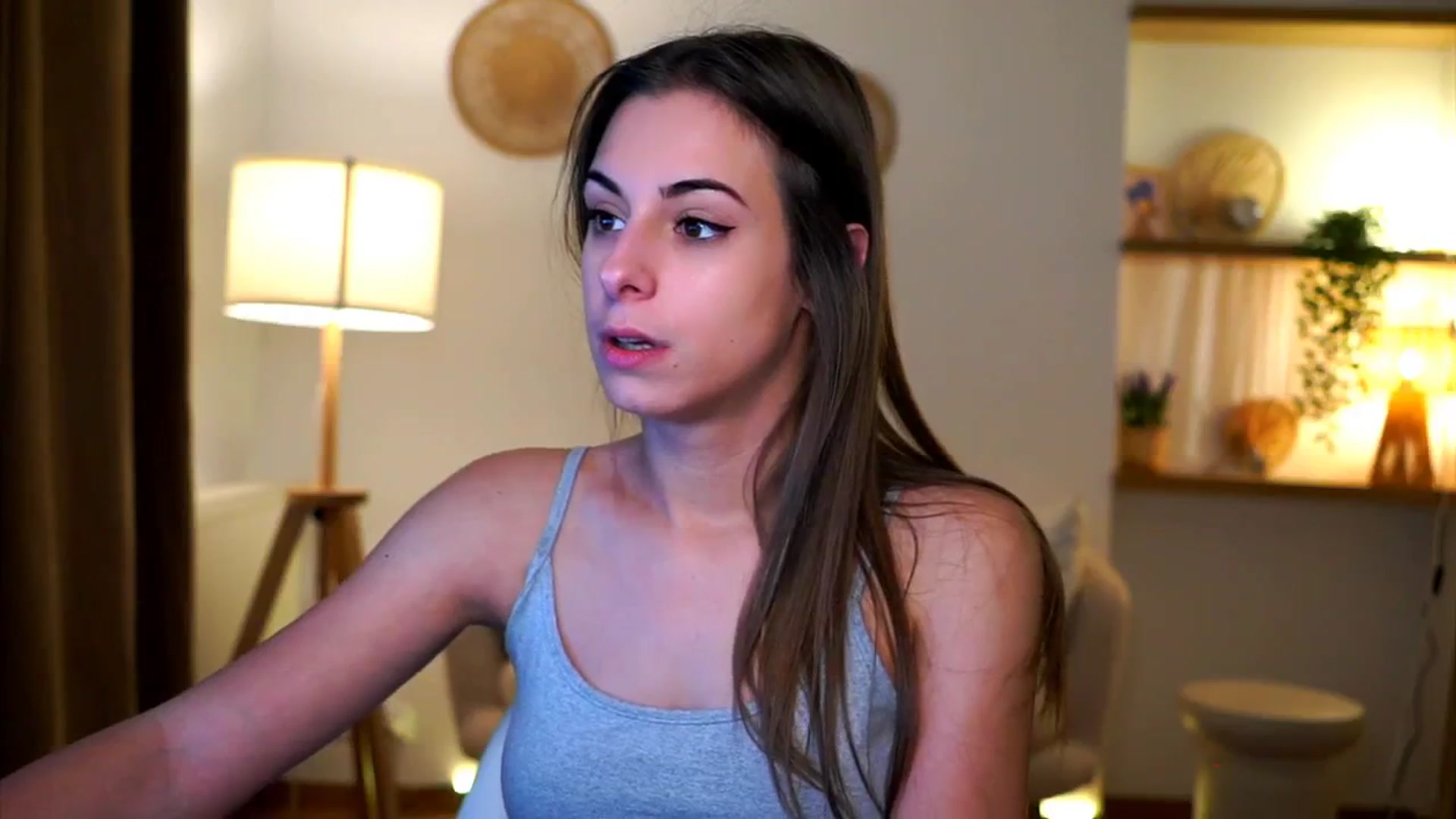 Gallery image thumbnail from Hidden_Gem_'s myfreecams stream on, 11/16/2024, 20:04 image 8 of 20