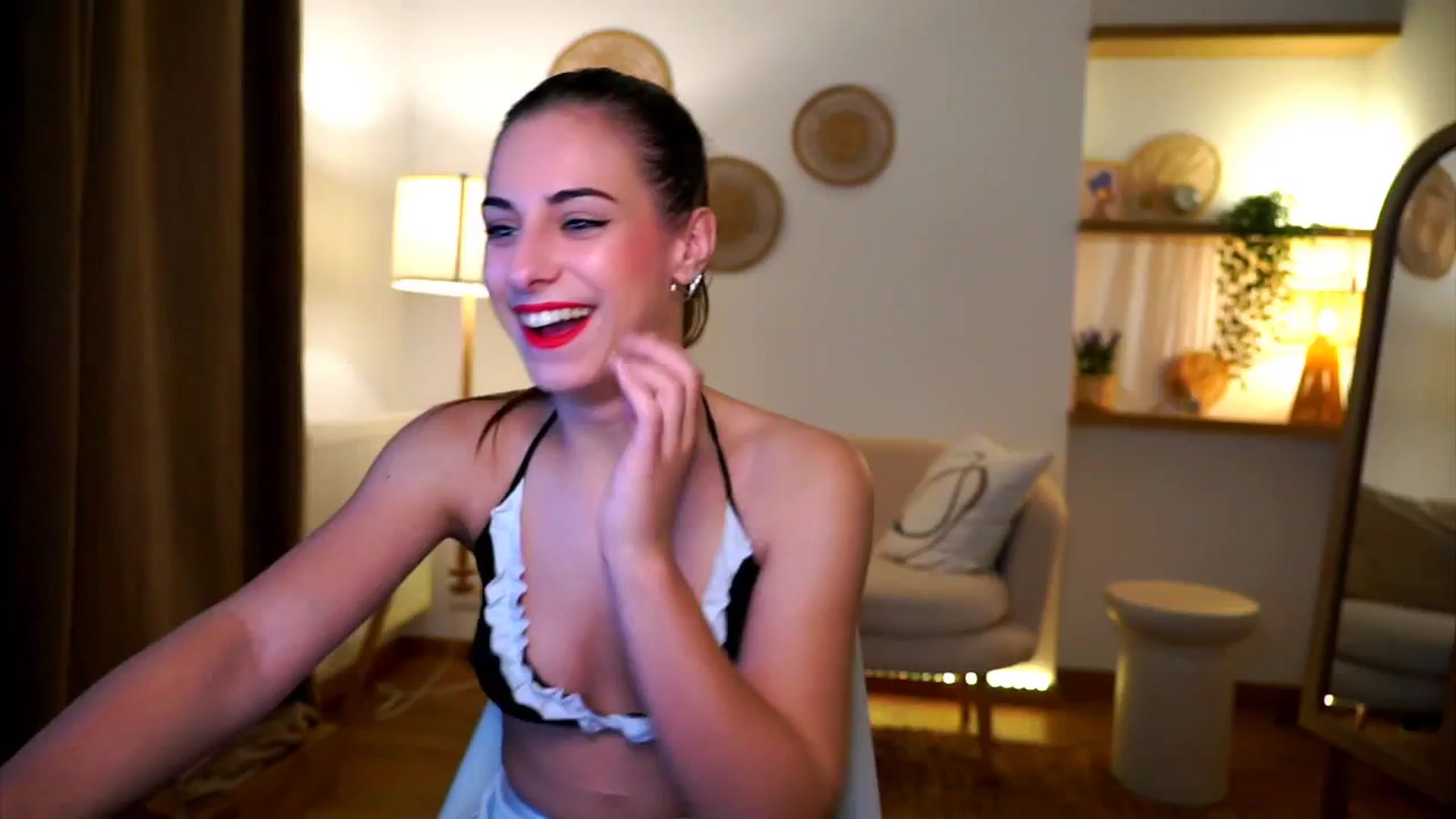 Gallery image thumbnail from Hidden_Gem_'s myfreecams stream on, 11/18/2024, 18:38 image 17 of 20