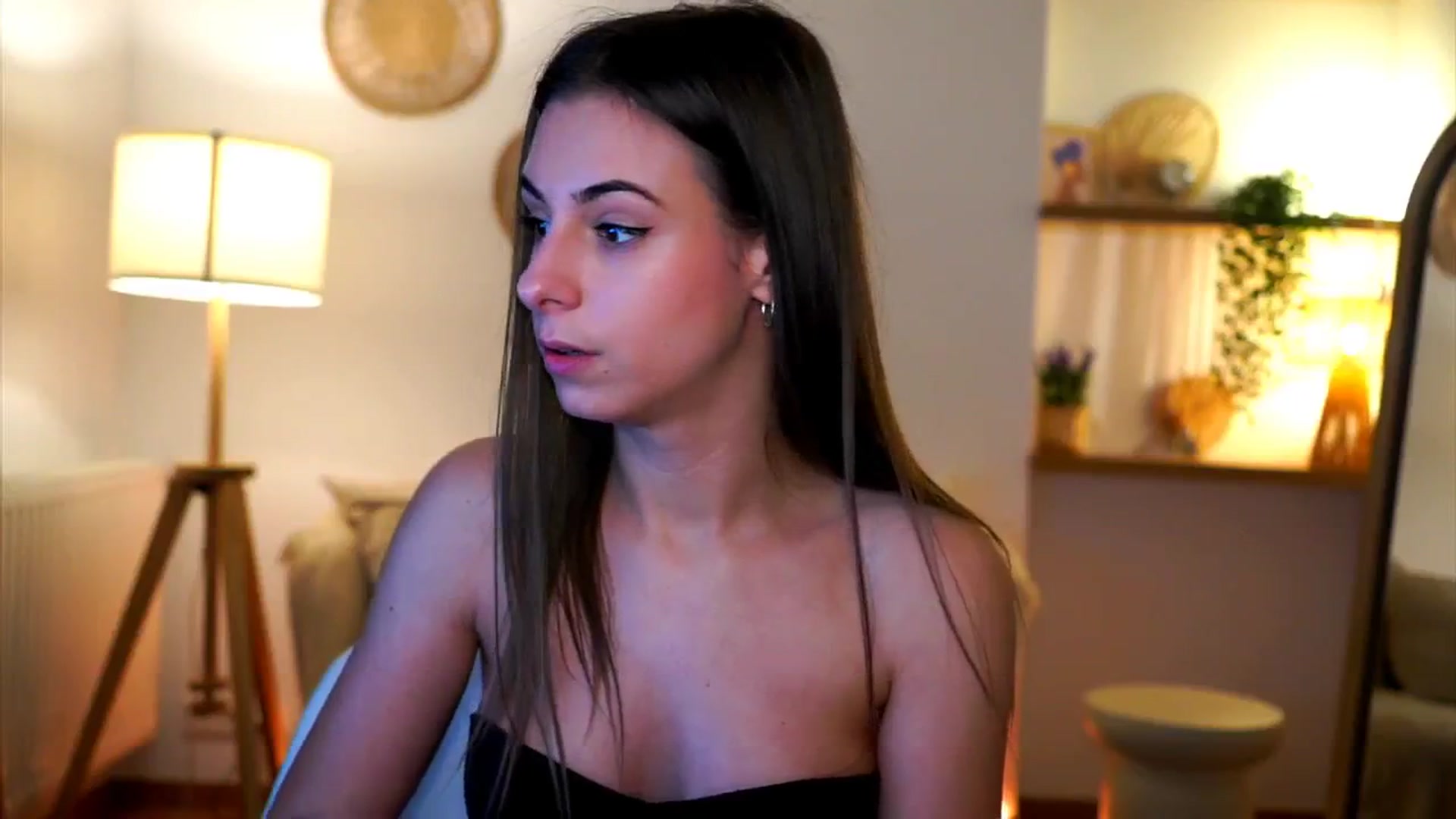 Gallery image thumbnail from Hidden_Gem_'s myfreecams stream on, 11/20/2024, 18:44 image 20 of 20