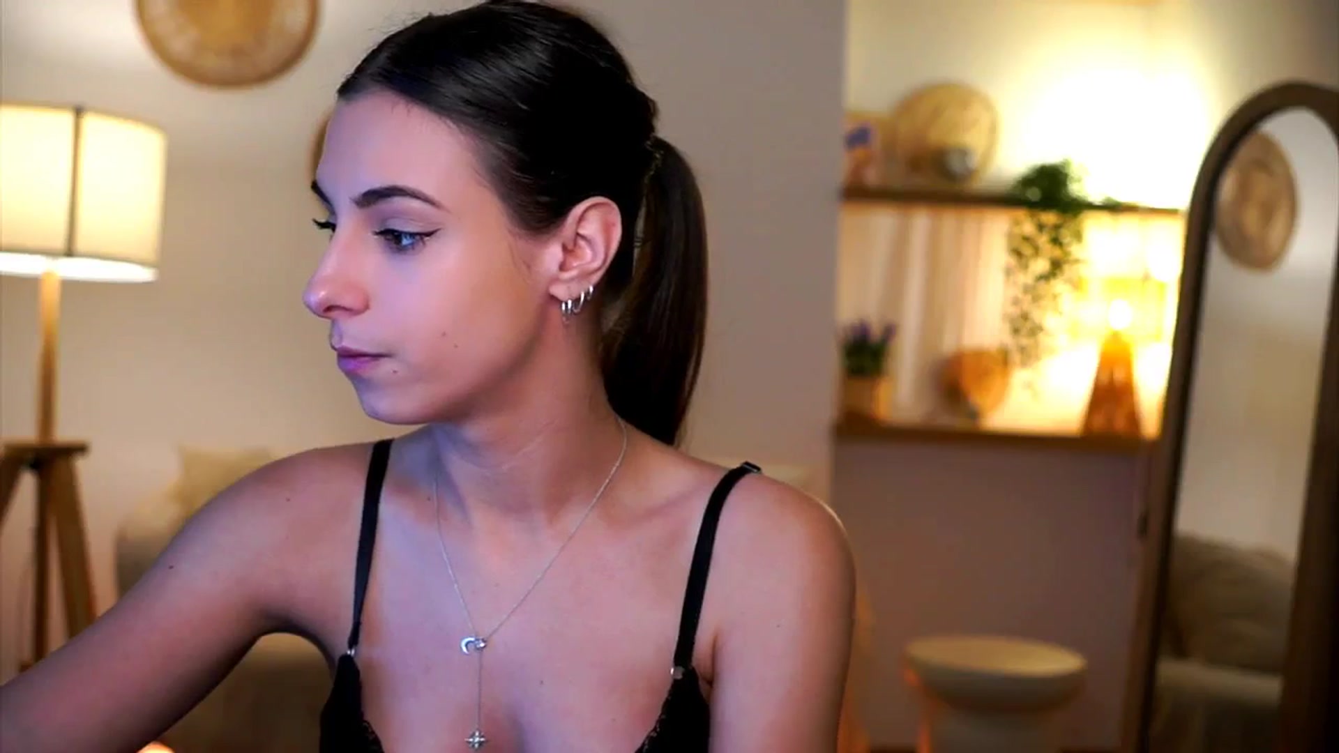 Gallery image thumbnail from Hidden_Gem_'s myfreecams stream on, 11/25/2024, 20:40 image 2 of 20