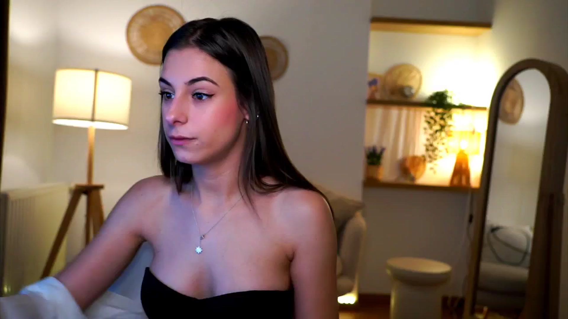 Gallery image thumbnail from Hidden_Gem_'s myfreecams stream on, 11/28/2024, 16:56 image 1 of 20