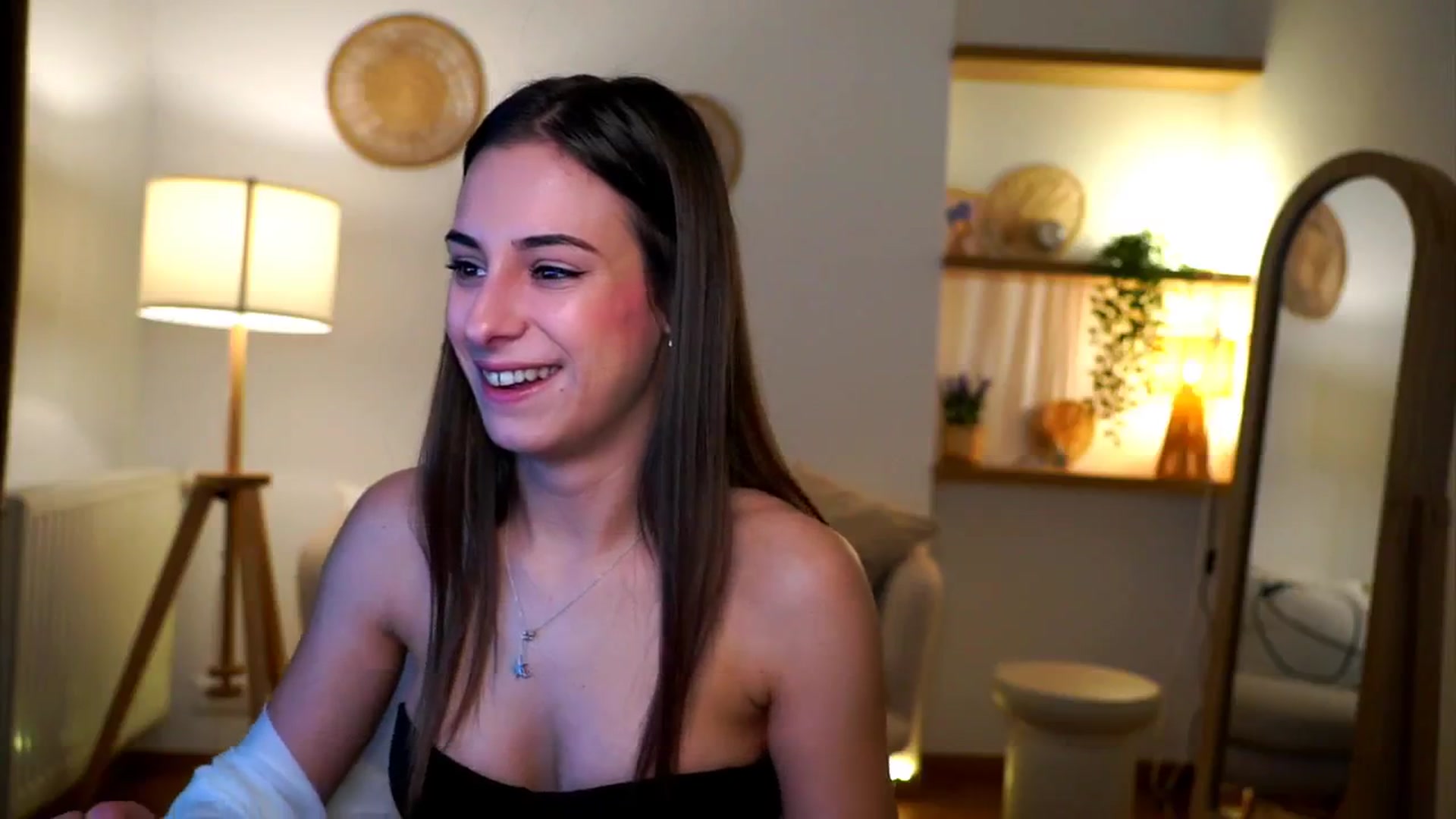 Gallery image thumbnail from Hidden_Gem_'s myfreecams stream on, 11/28/2024, 16:56 image 2 of 20