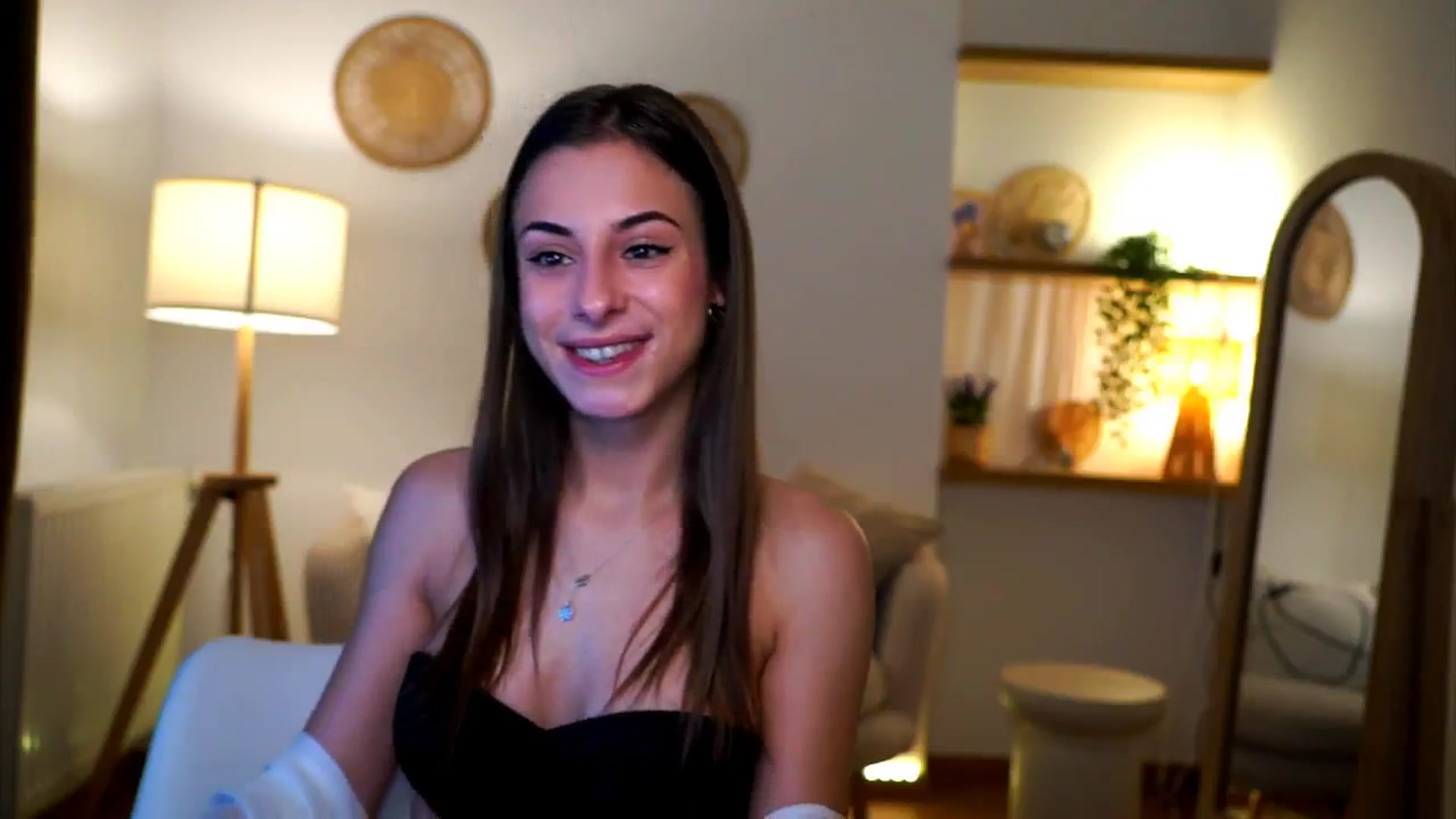 Gallery image thumbnail from Hidden_Gem_'s myfreecams stream on, 11/28/2024, 16:56 image 3 of 20
