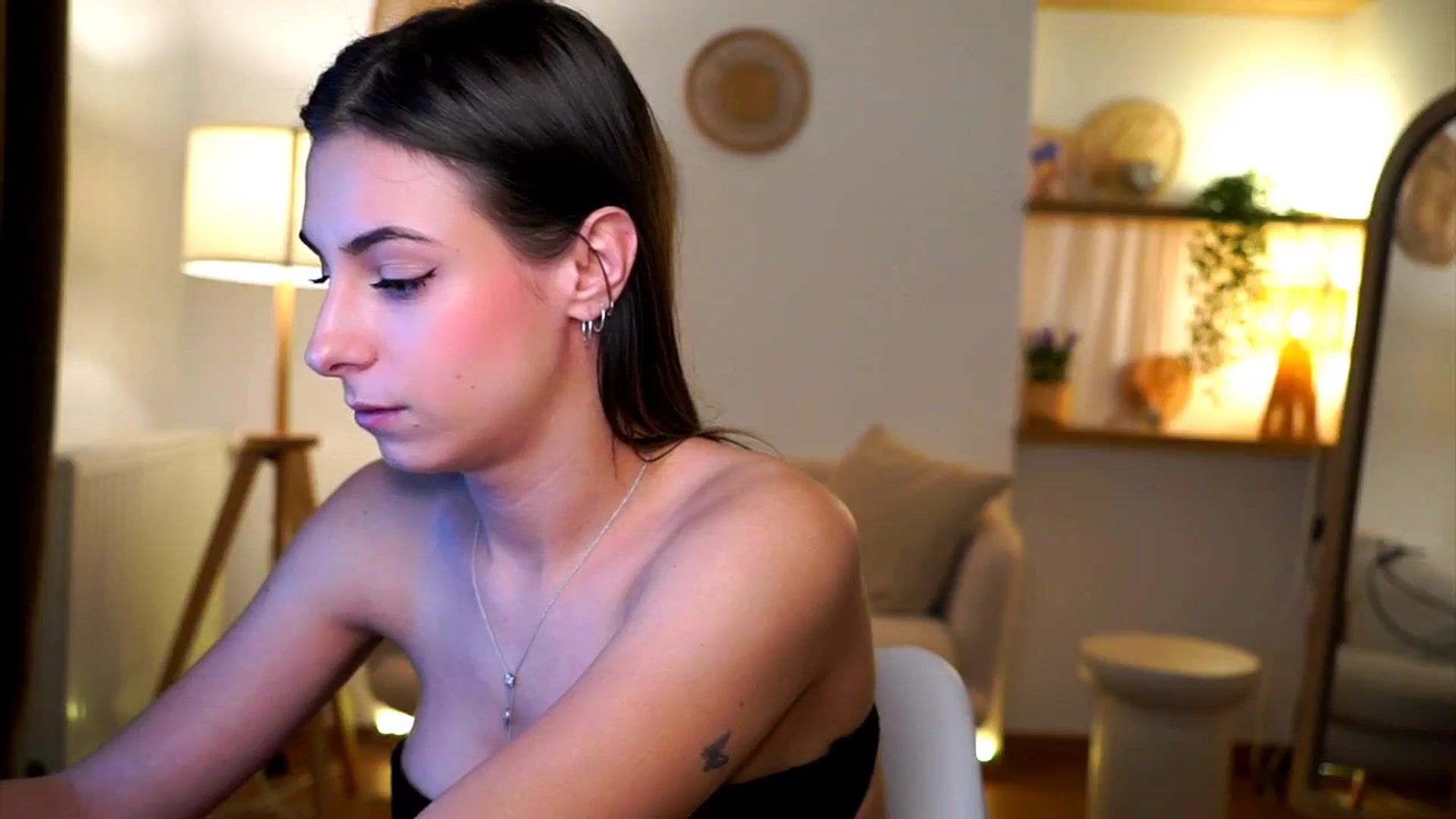 Gallery image thumbnail from Hidden_Gem_'s myfreecams stream on, 11/28/2024, 18:25 image 9 of 20