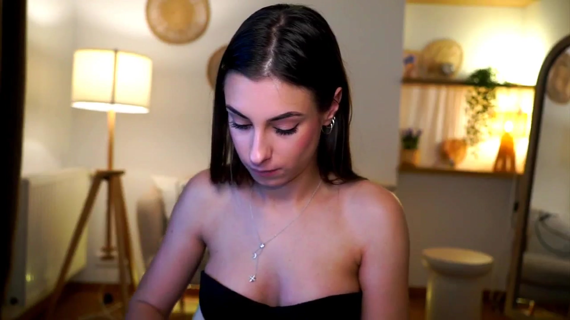 Gallery image thumbnail from Hidden_Gem_'s myfreecams stream on, 11/28/2024, 18:25 image 11 of 20