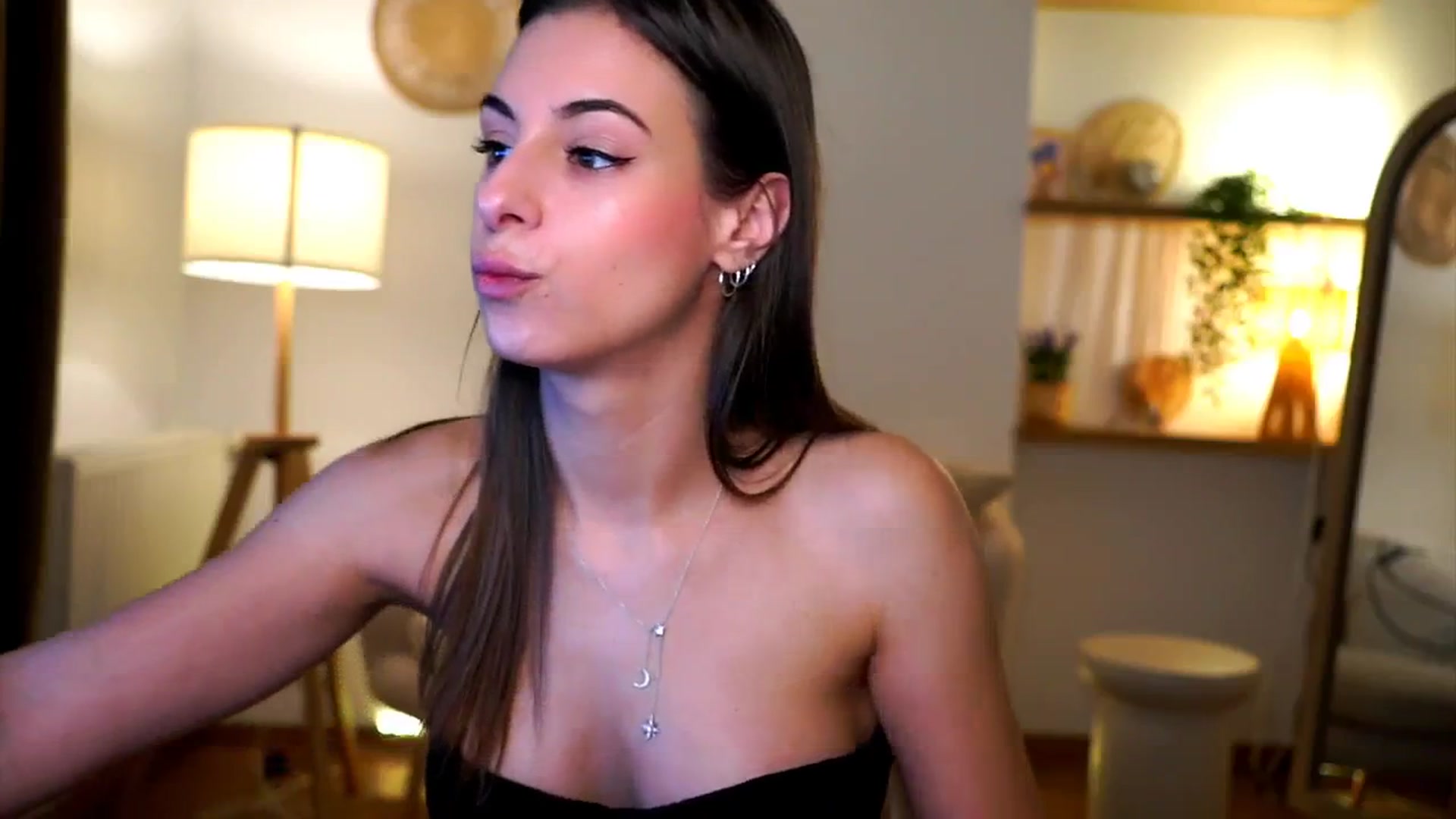Gallery image thumbnail from Hidden_Gem_'s myfreecams stream on, 11/28/2024, 18:25 image 8 of 20