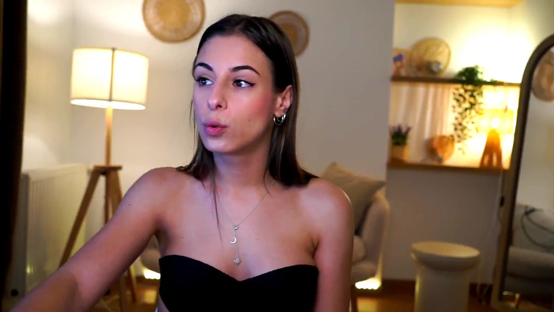 Gallery image thumbnail from Hidden_Gem_'s myfreecams stream on, 11/28/2024, 18:25 image 19 of 20