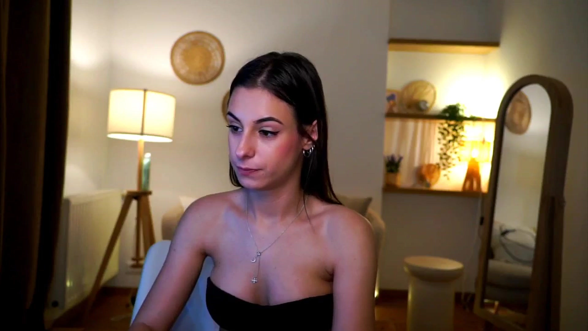 Gallery image thumbnail from Hidden_Gem_'s myfreecams stream on, 11/28/2024, 20:21 image 8 of 20