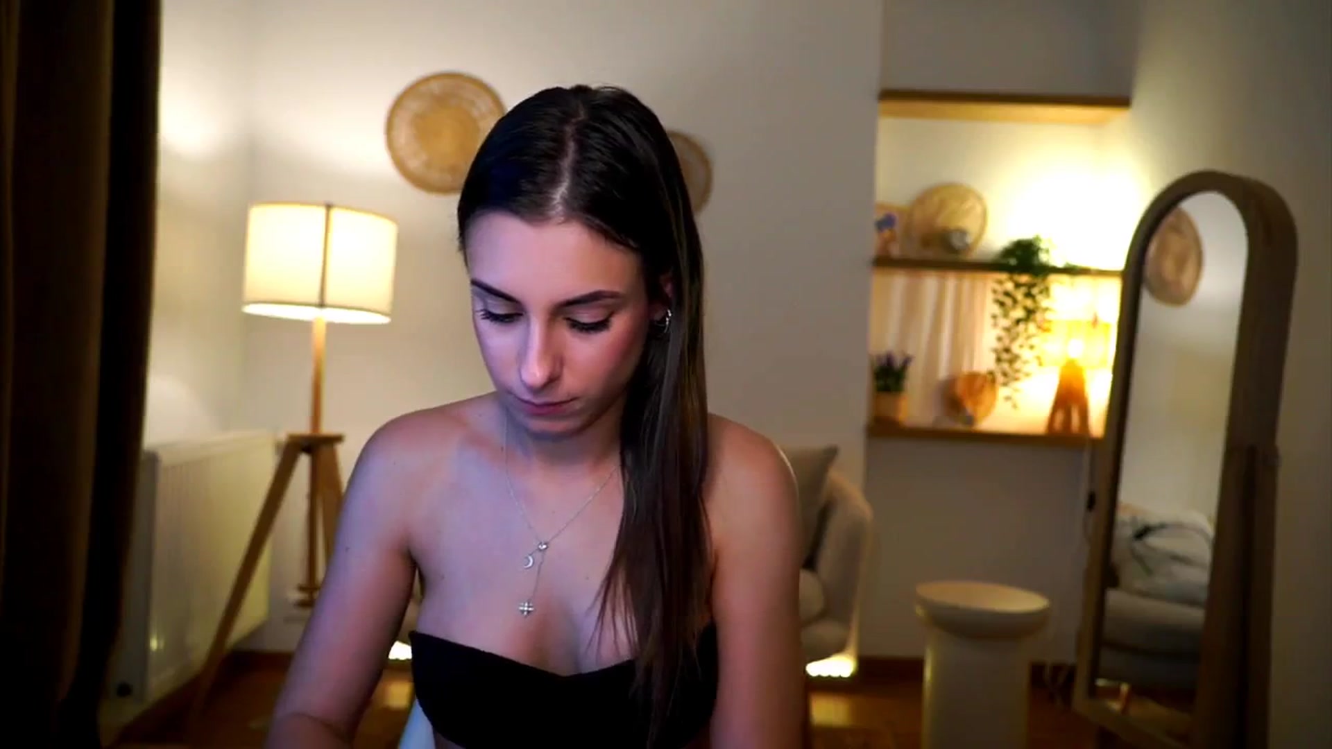 Gallery image thumbnail from Hidden_Gem_'s myfreecams stream on, 11/28/2024, 20:21 image 5 of 20