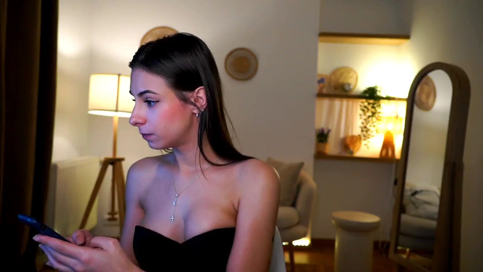 Gallery image thumbnail from Hidden_Gem_'s myfreecams stream on, 11/28/2024, 20:21 image 6 of 20
