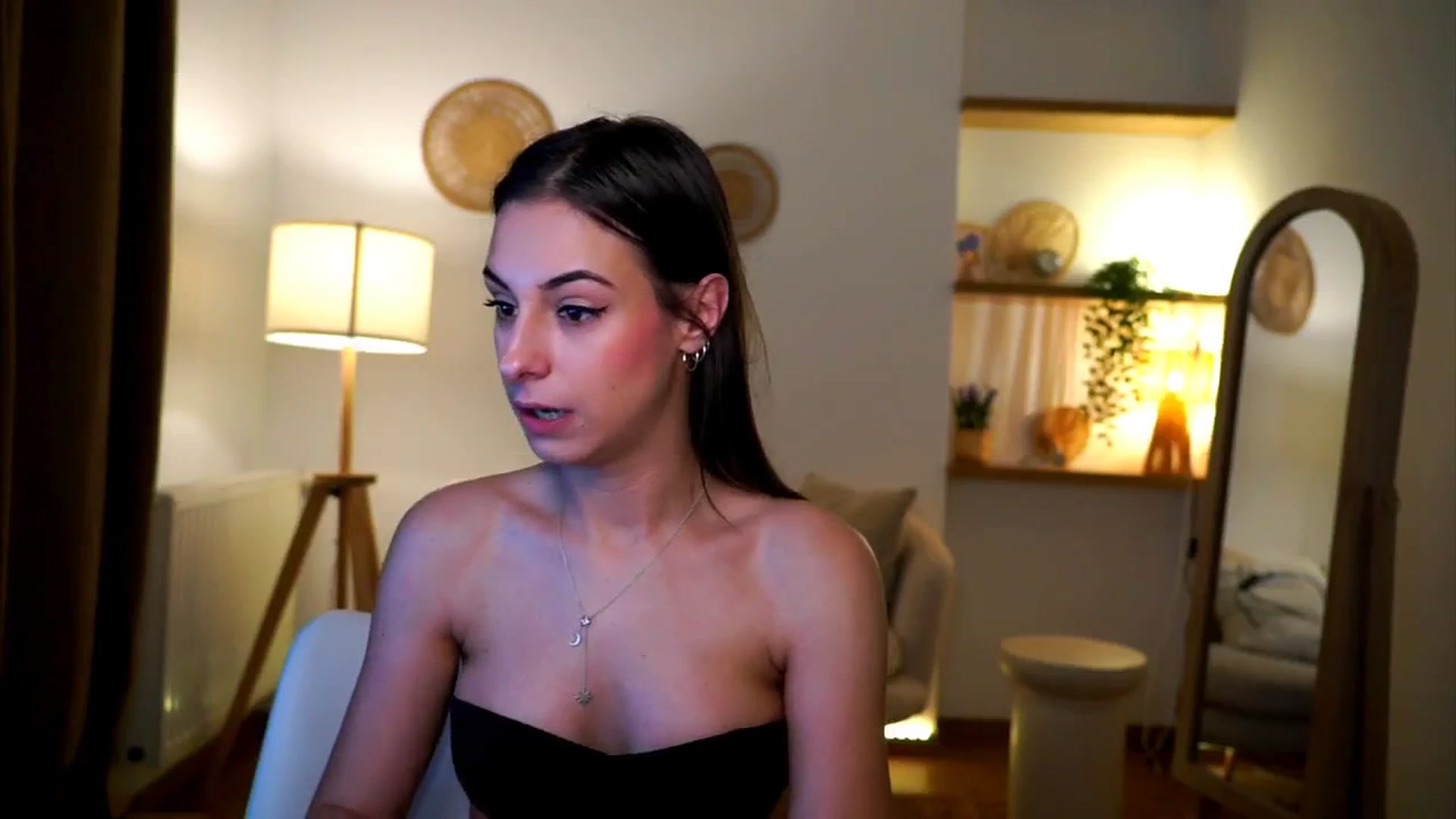 Gallery image thumbnail from Hidden_Gem_'s myfreecams stream on, 11/28/2024, 20:21 image 4 of 20