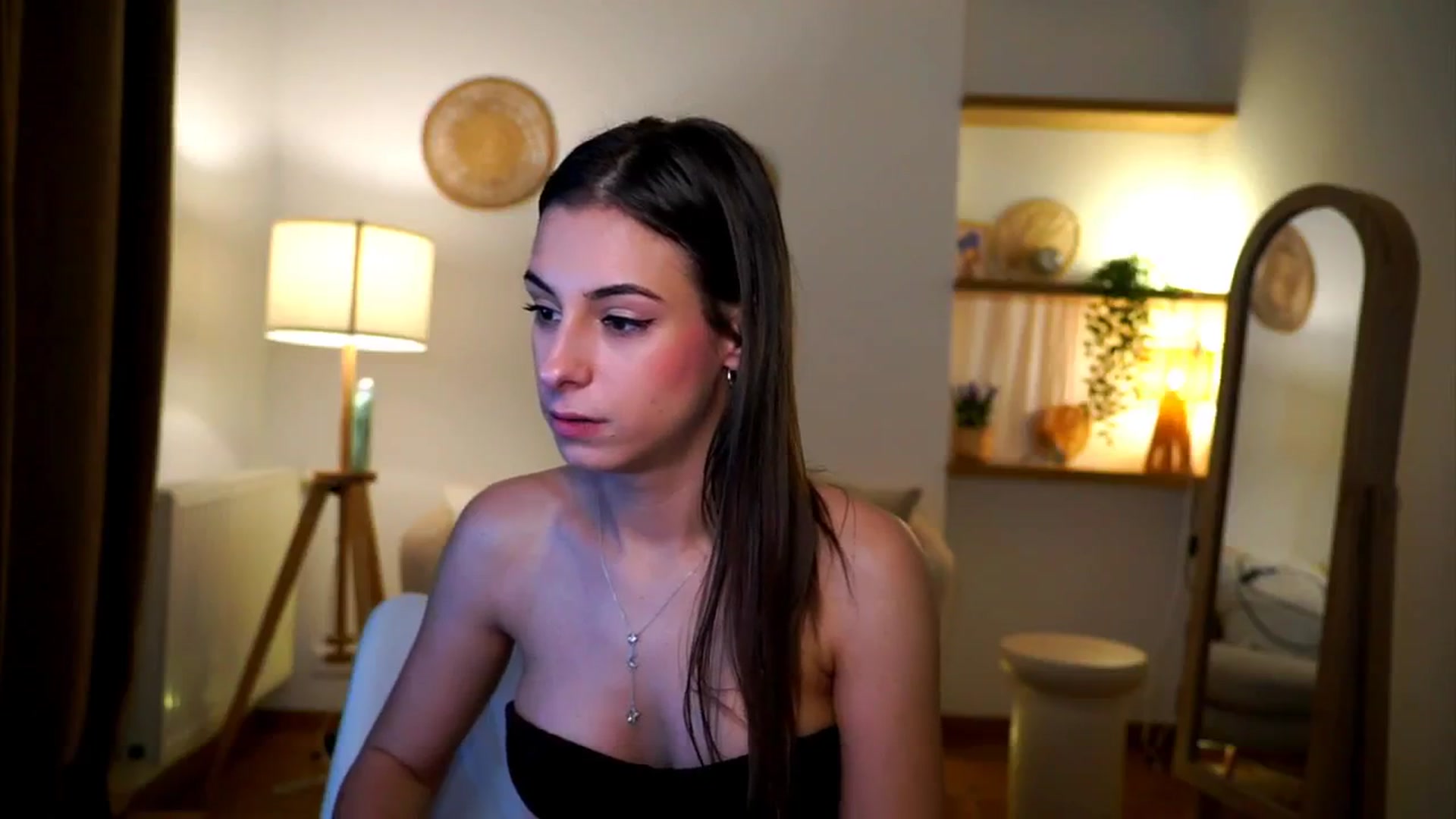 Gallery image thumbnail from Hidden_Gem_'s myfreecams stream on, 11/28/2024, 20:21 image 9 of 20